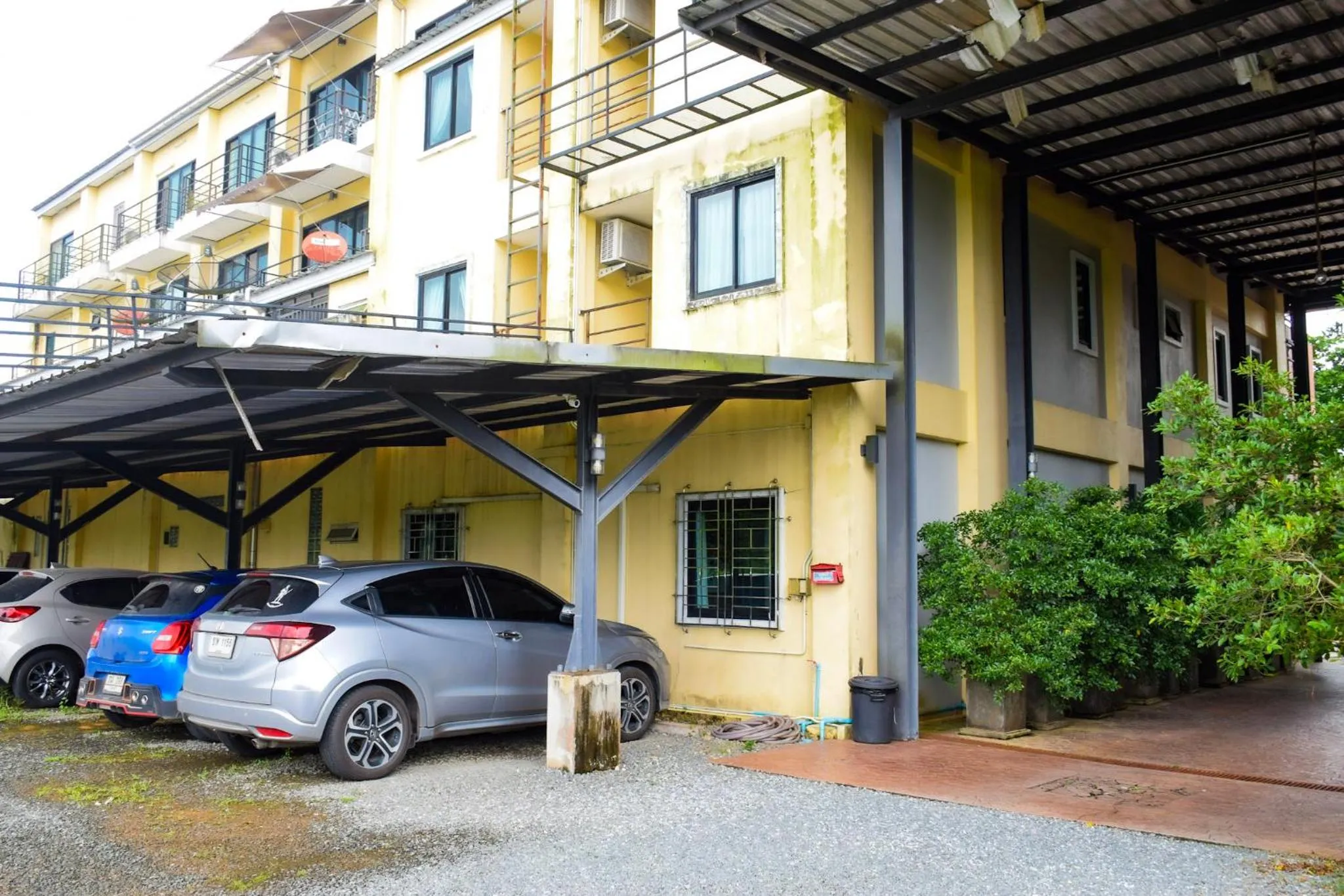 Parking in Chivapuri Trat