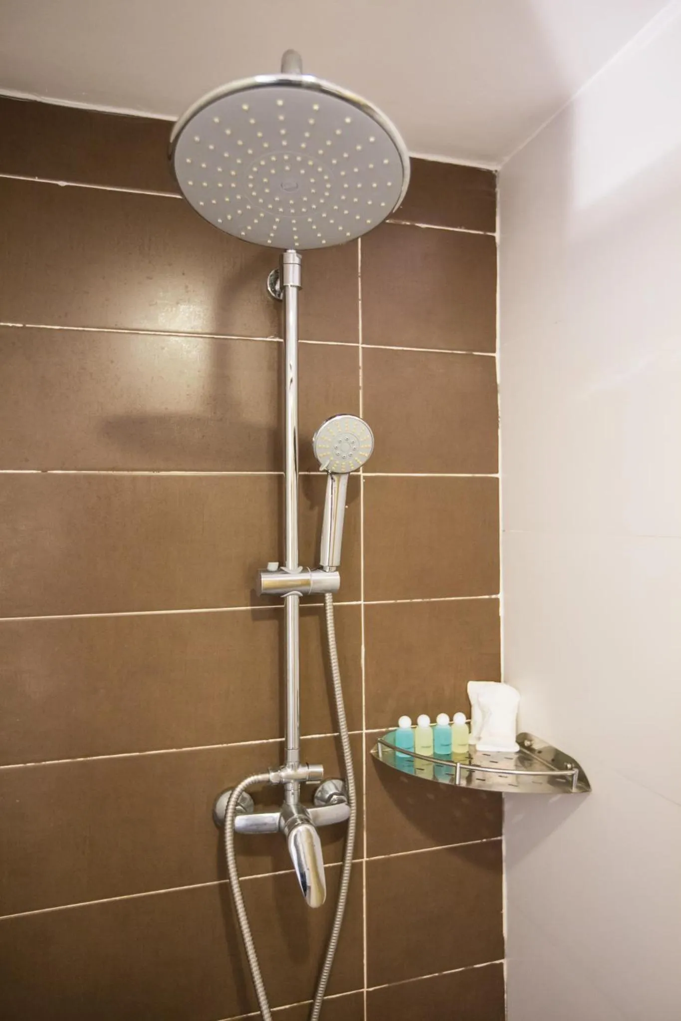 Bathroom in Chiang Roi 7 Days Inn