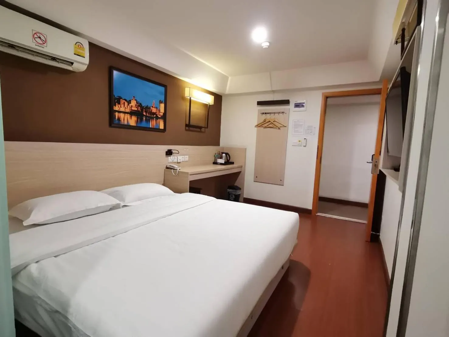 Bed in Chiang Roi 7 Days Inn