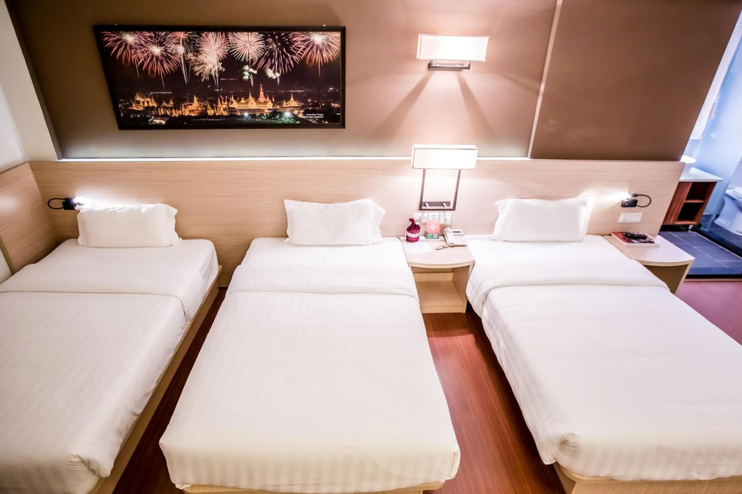 Bedroom, Bed in Chiang Roi 7 Days Inn