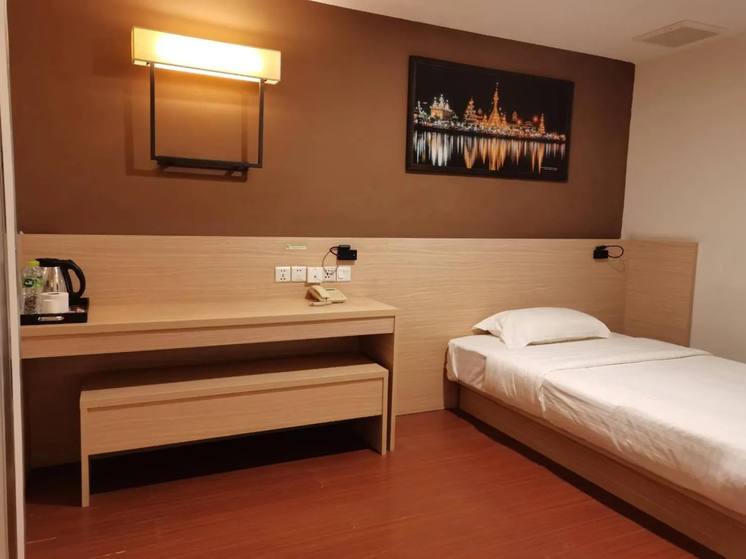 Bed in Chiang Roi 7 Days Inn