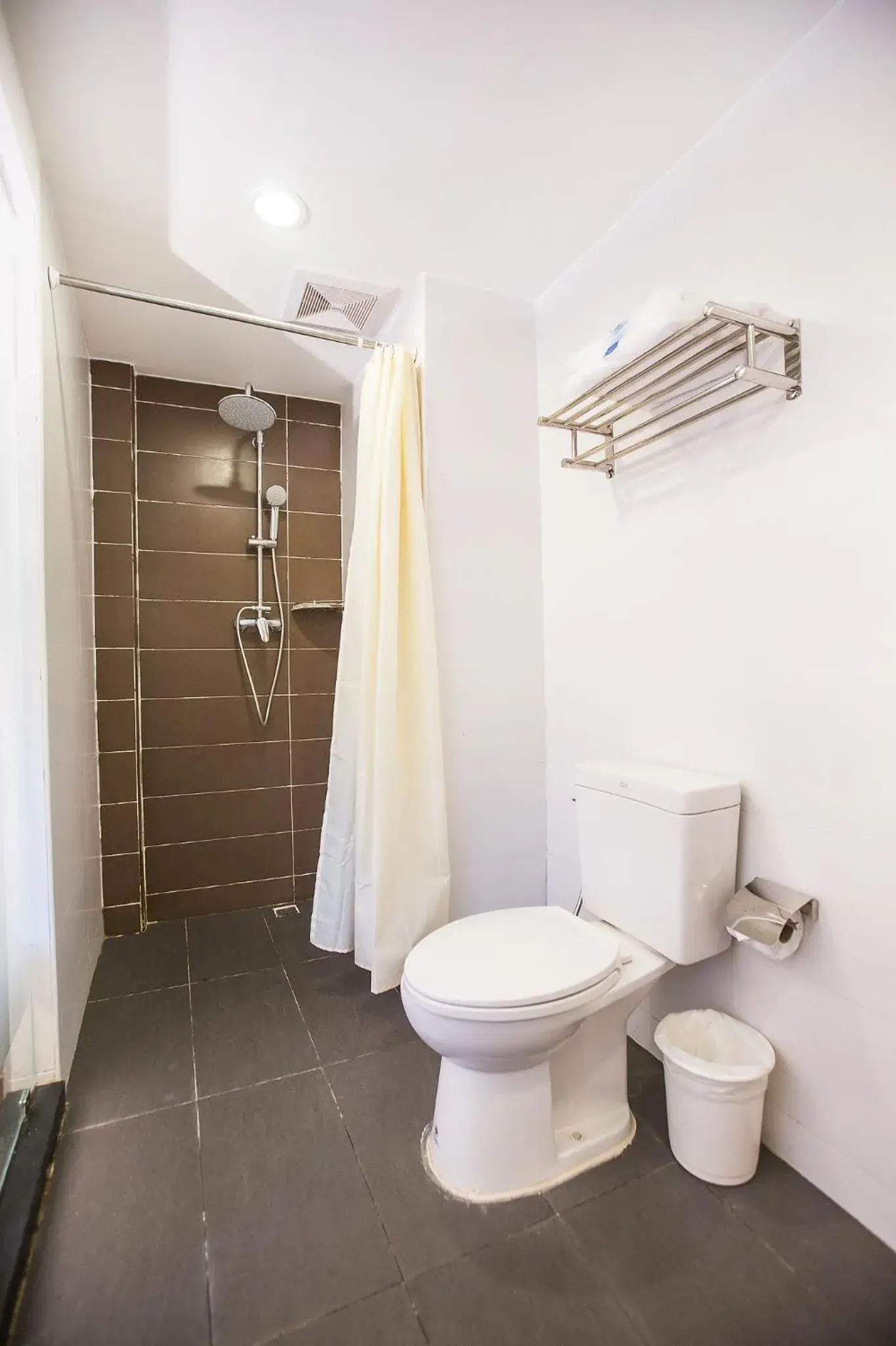 Shower in Chiang Roi 7 Days Inn Shower in Chiang Roi 7 Days Inn