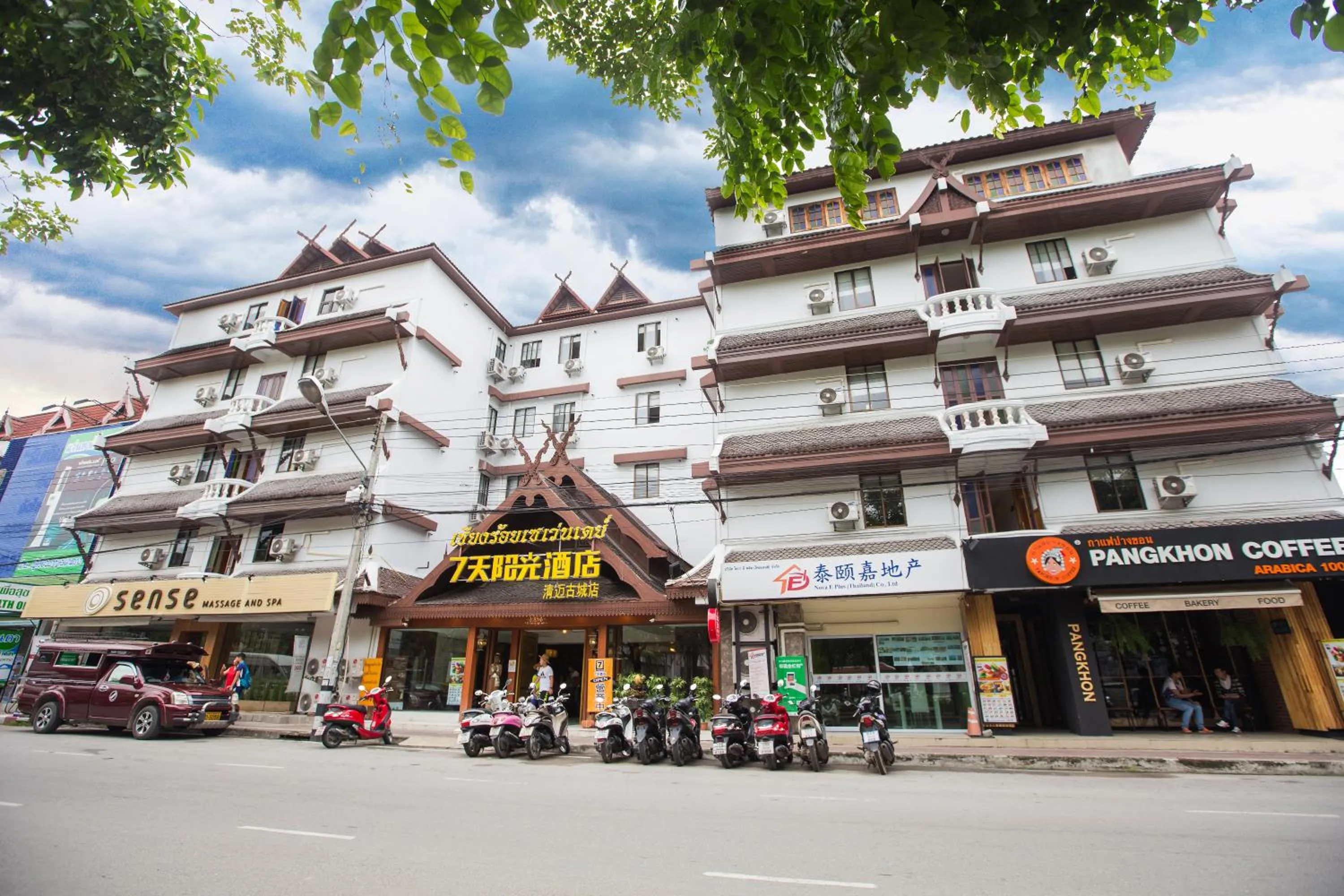 Property building in Chiang Roi 7 Days Inn