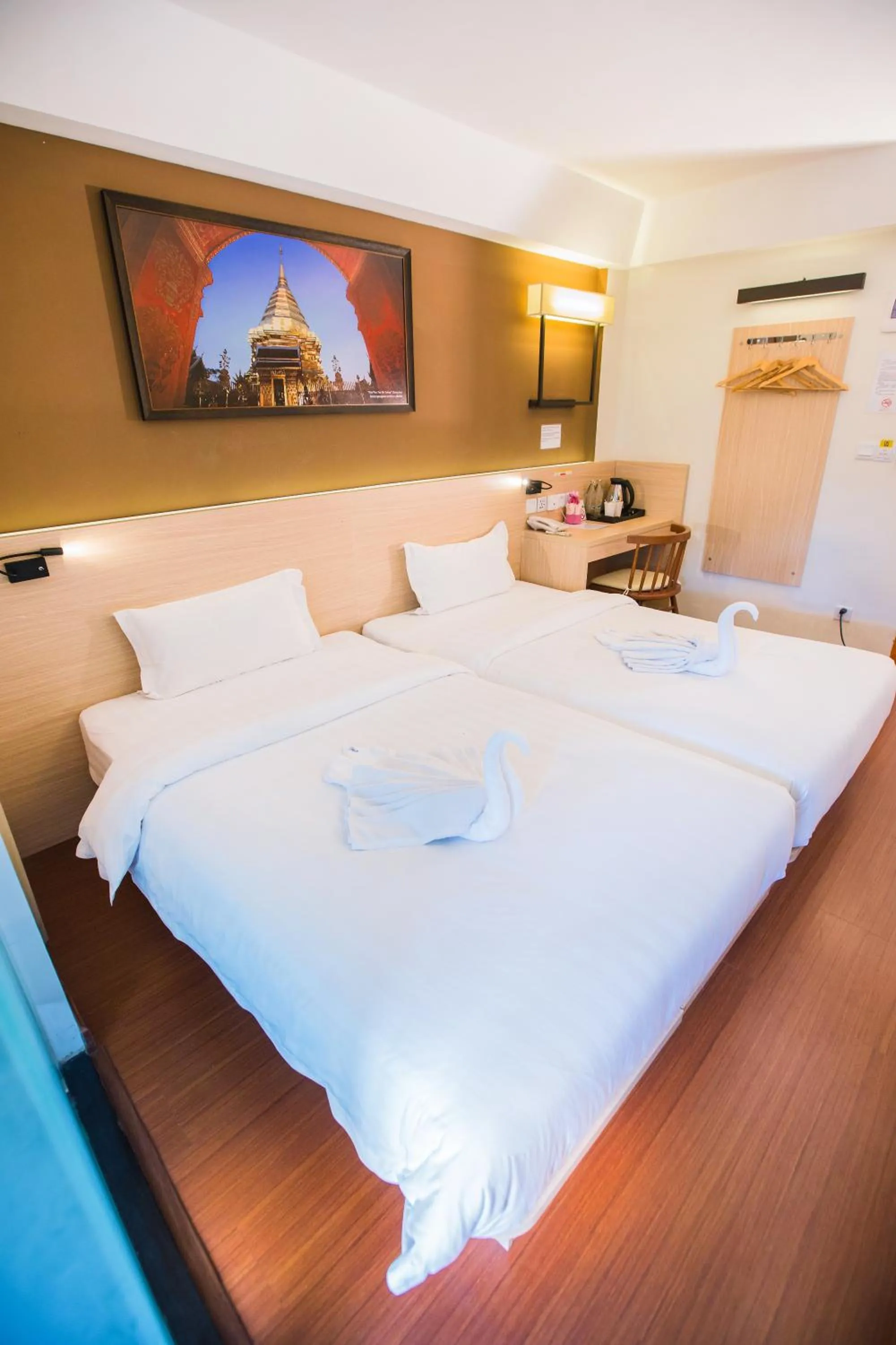 Photo of the whole room, Bed in Chiang Roi 7 Days Inn