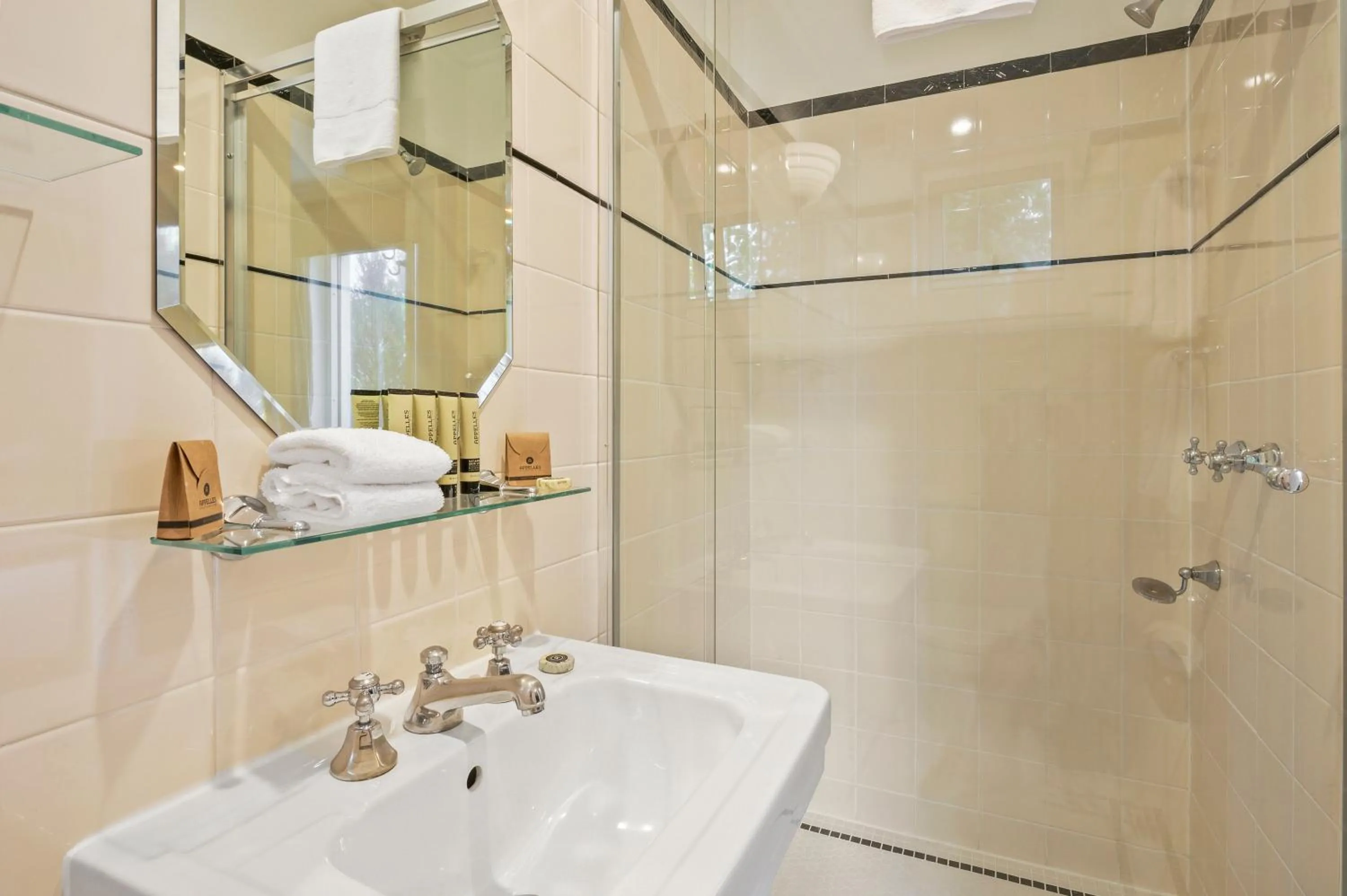 Bathroom in Hydro Majestic Blue Mountains