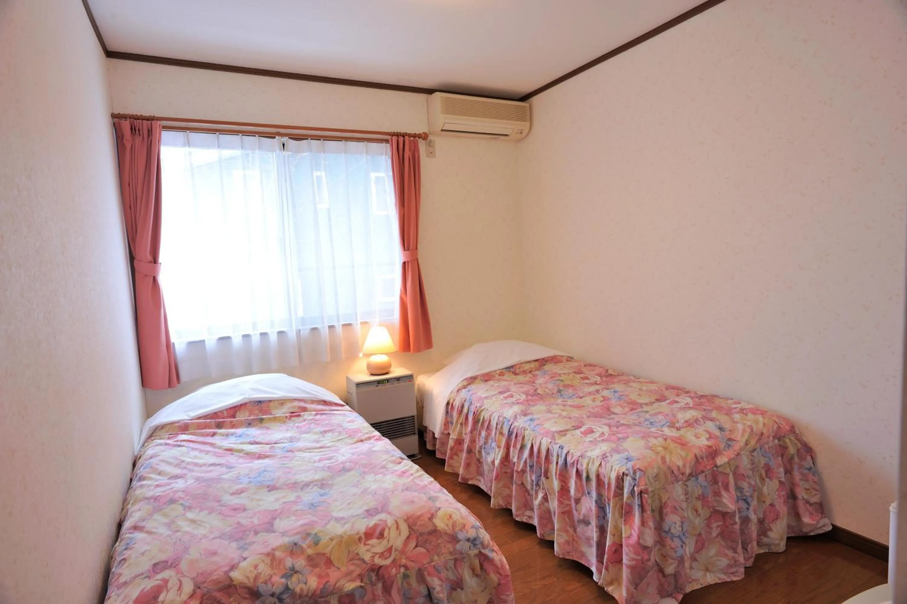 Photo of the whole room, Bed in Anise Garden