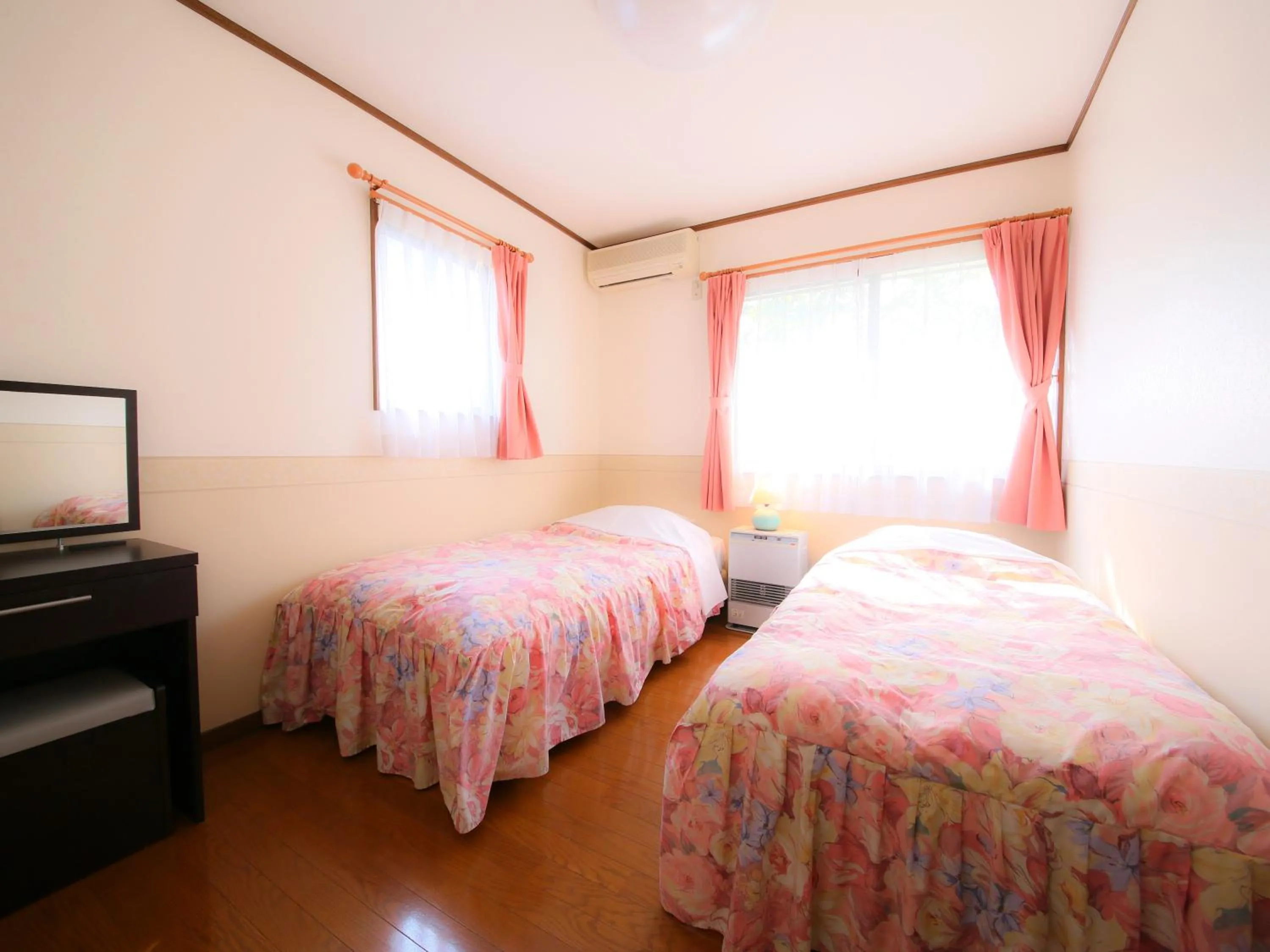 Photo of the whole room, Bed in Anise Garden