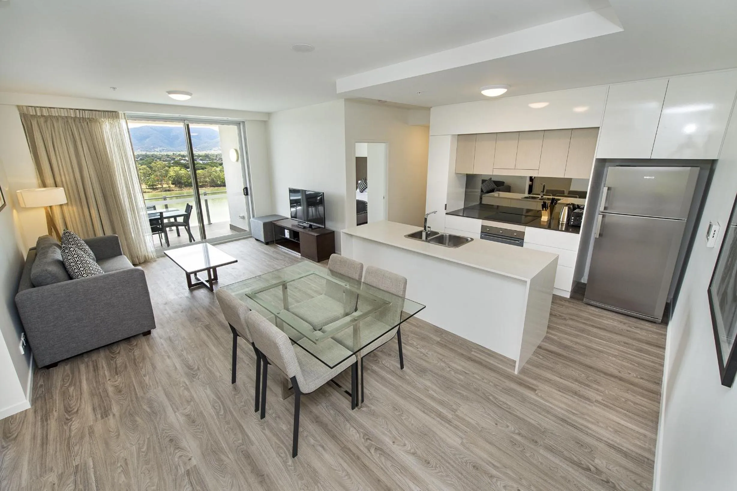 Dining area in Empire Apartment Hotel Rockhampton