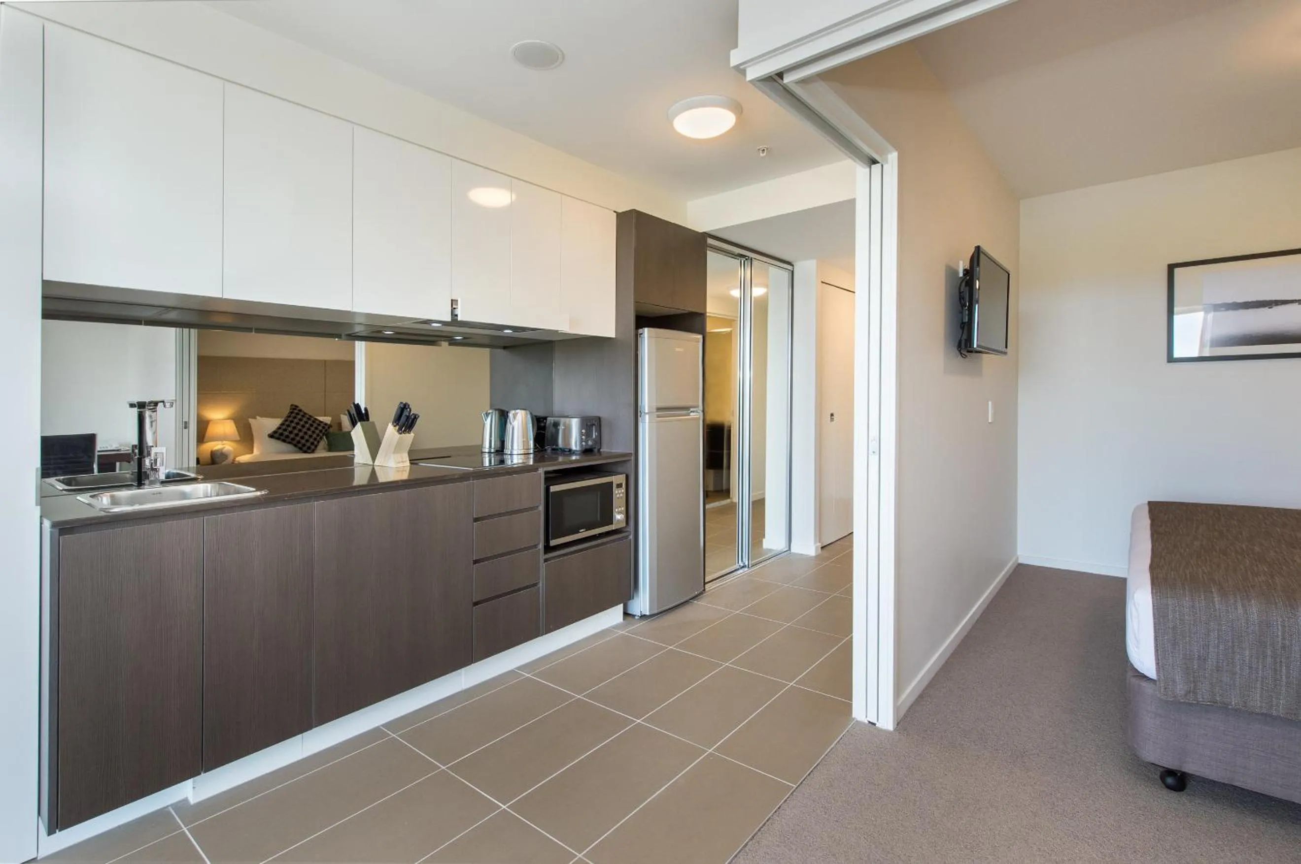 Kitchen or kitchenette in Empire Apartment Hotel Rockhampton