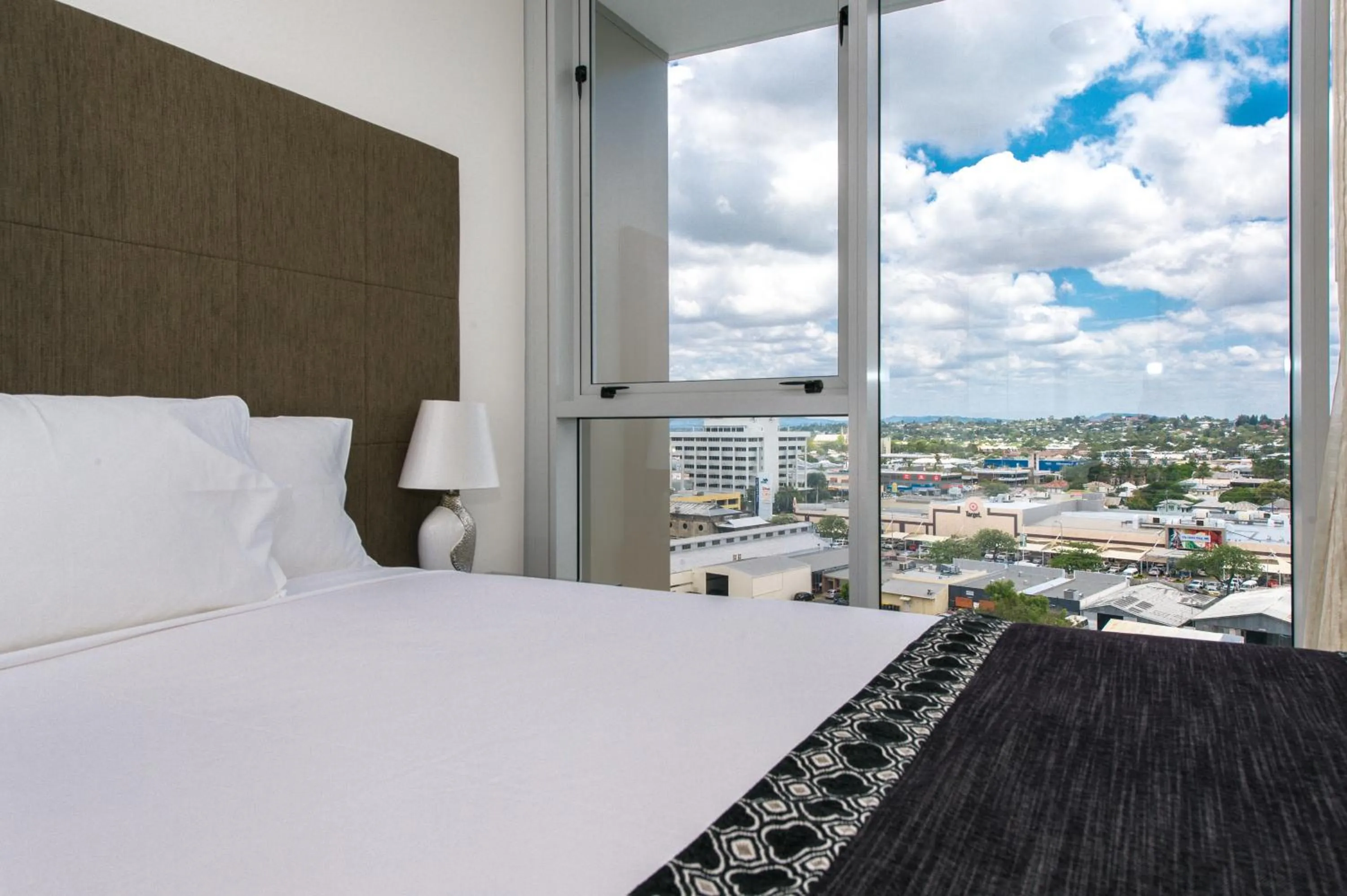 Bedroom, Bed in Empire Apartment Hotel Rockhampton