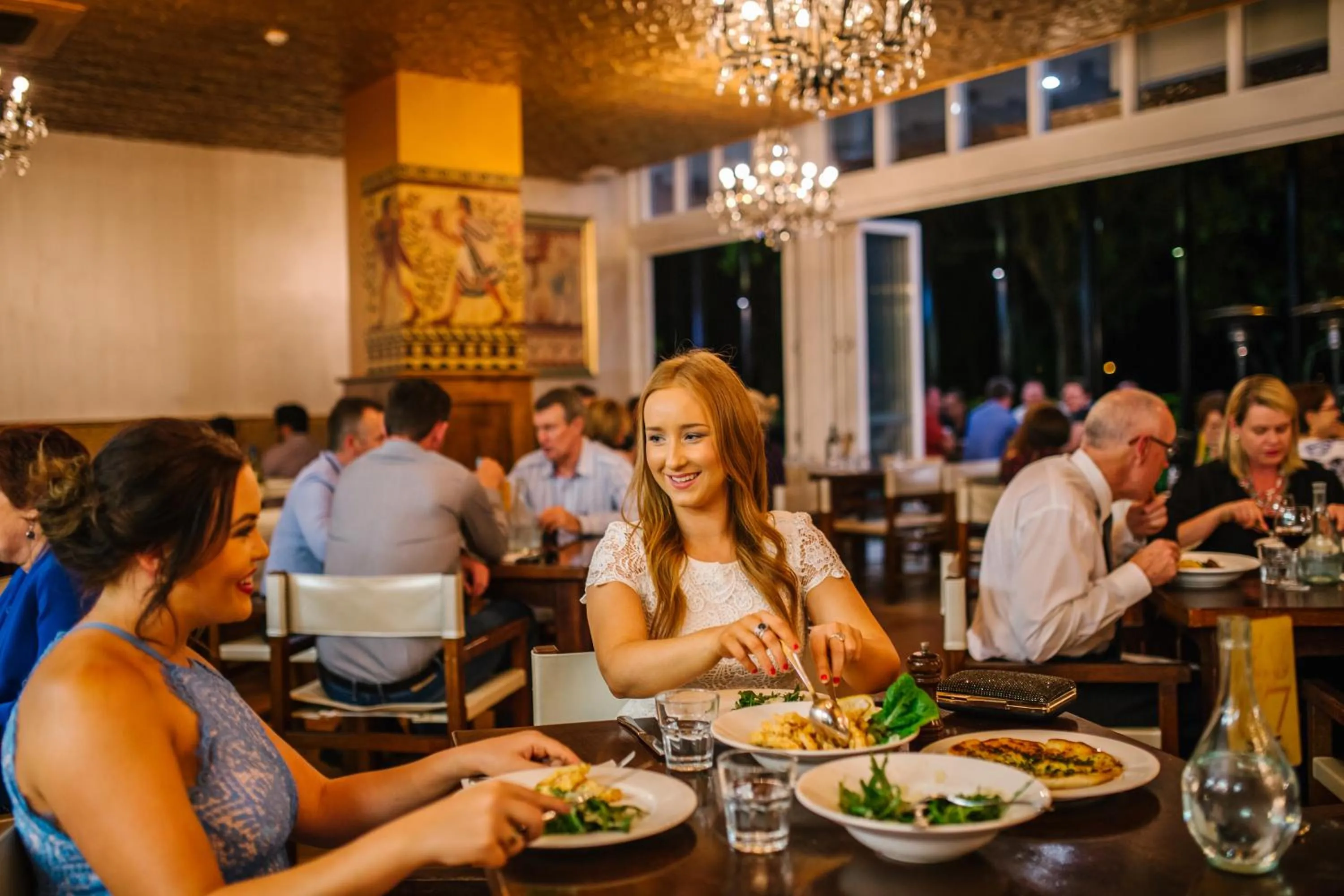 Restaurant/places to eat in Empire Apartment Hotel Rockhampton