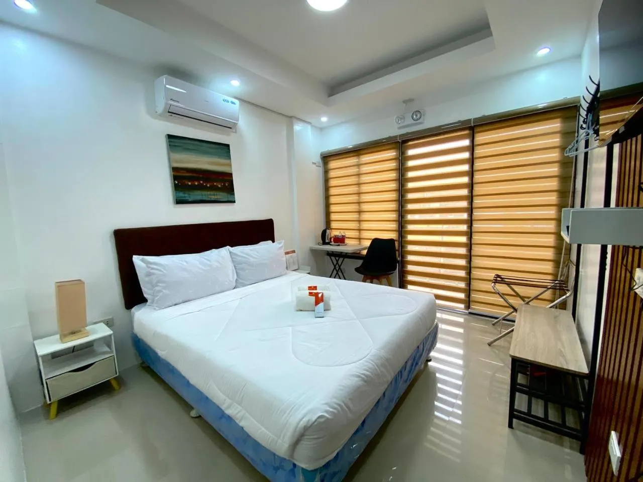 Bed in Marketpoint Hotel