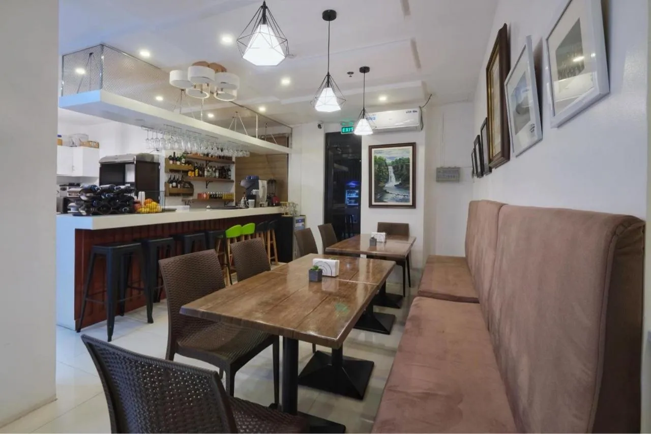 Restaurant/places to eat in Marketpoint Hotel