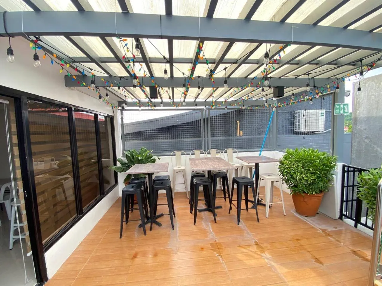 Business facilities in Marketpoint Hotel