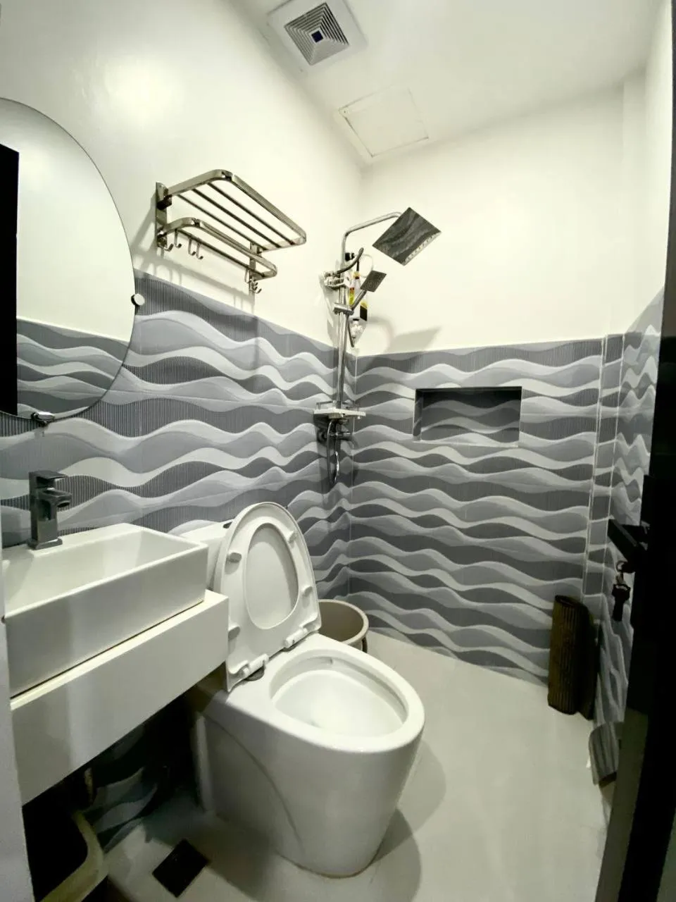 Toilet in Marketpoint Hotel