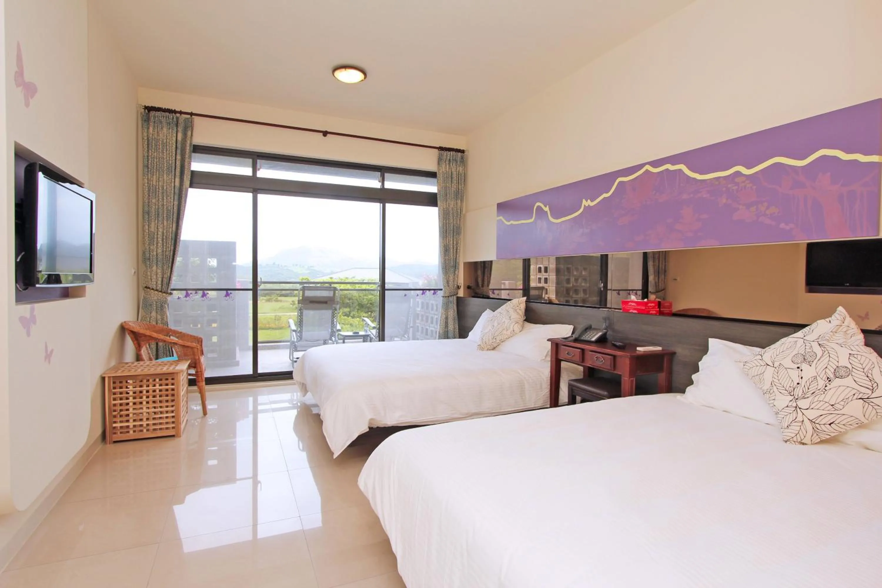 Photo of the whole room, Bed in Butterfly B&B