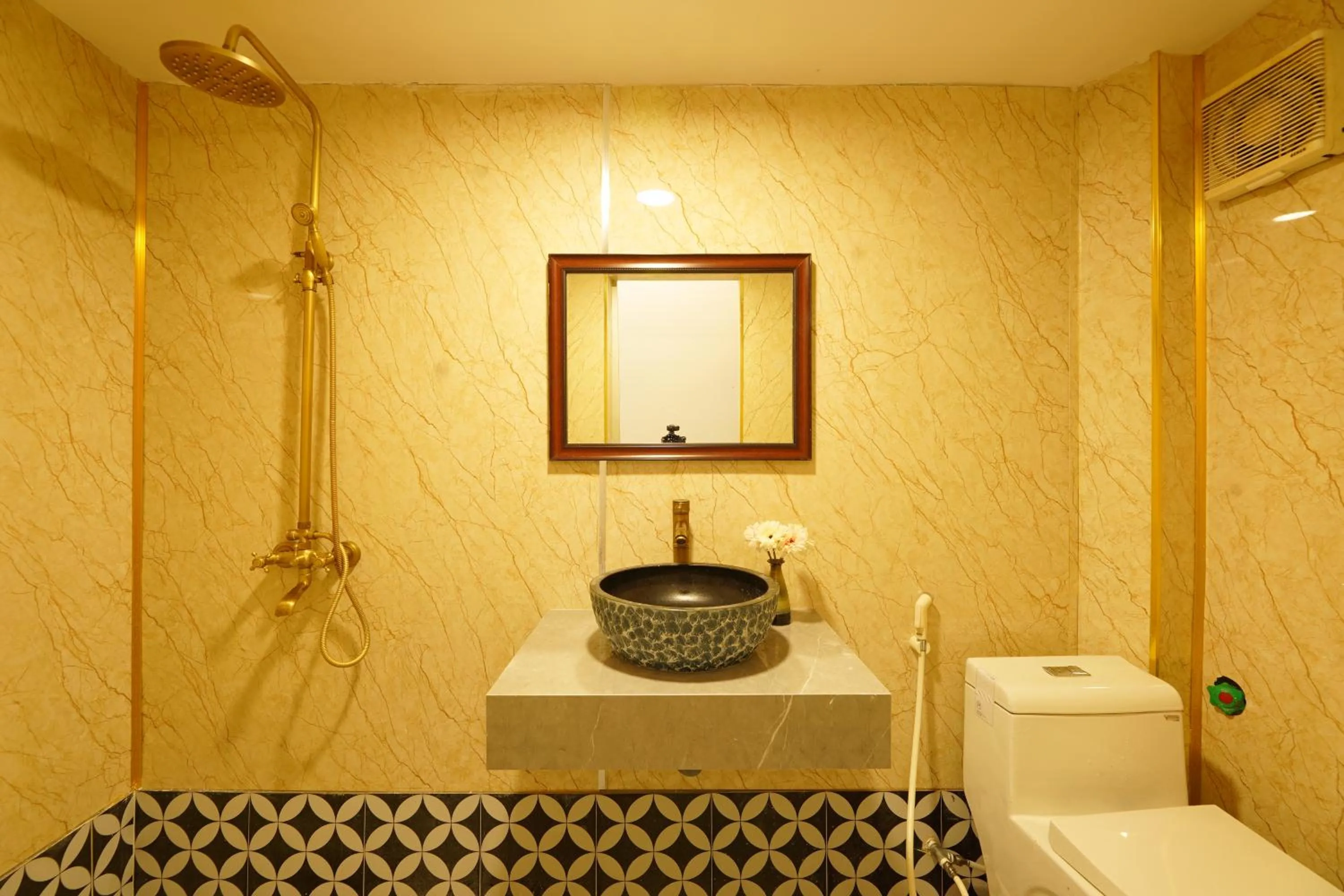 Bathroom in Little Hanoi Old Quarter Hostel