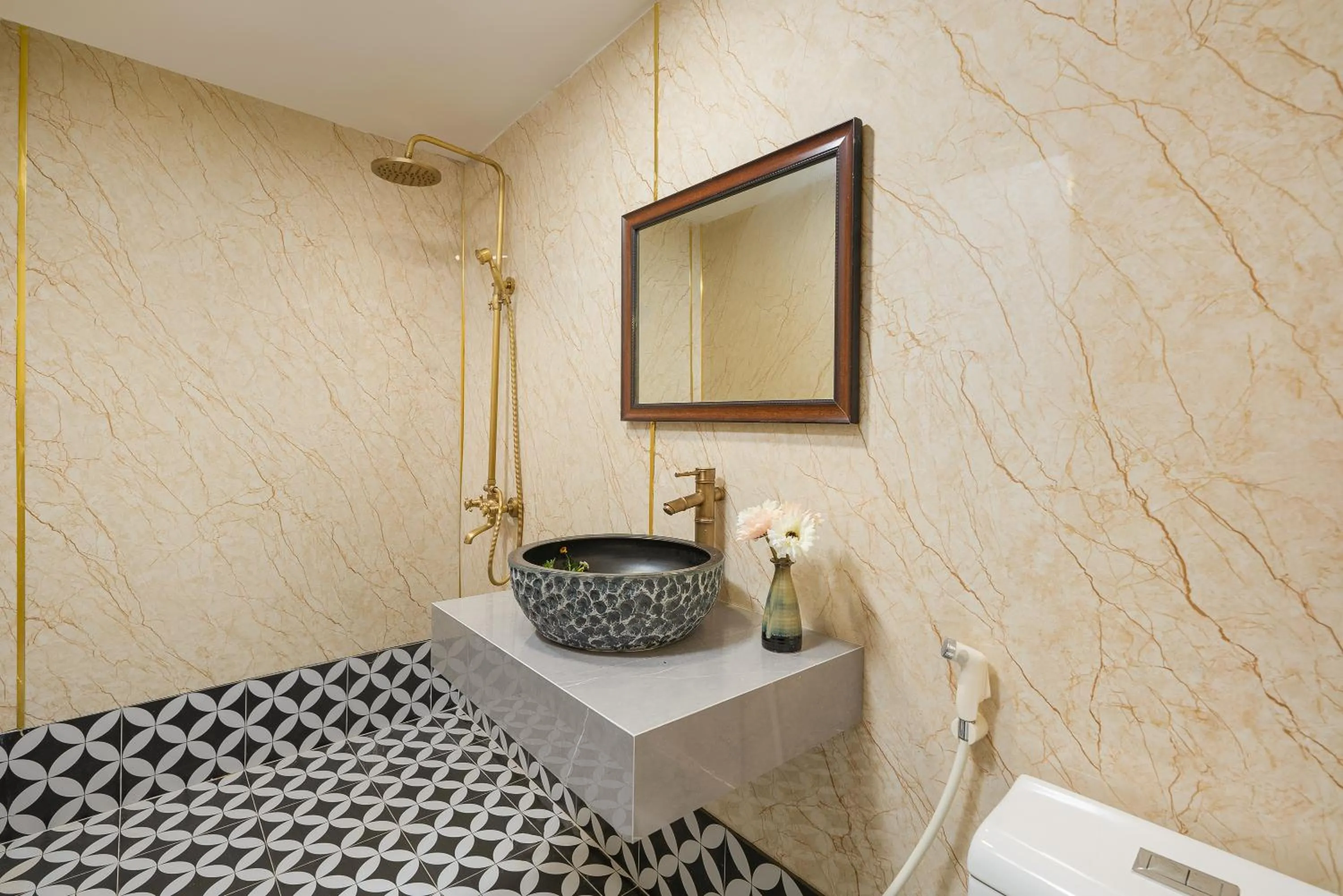 Bathroom in Little Hanoi Old Quarter Hostel