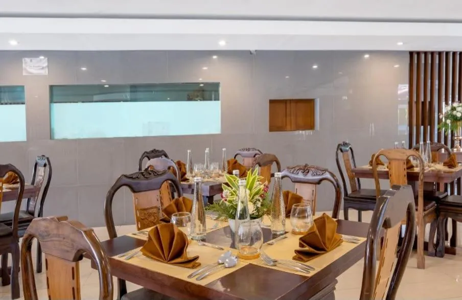 Restaurant/places to eat in The Kanjeng Suites Kuta Galeria - Bali
