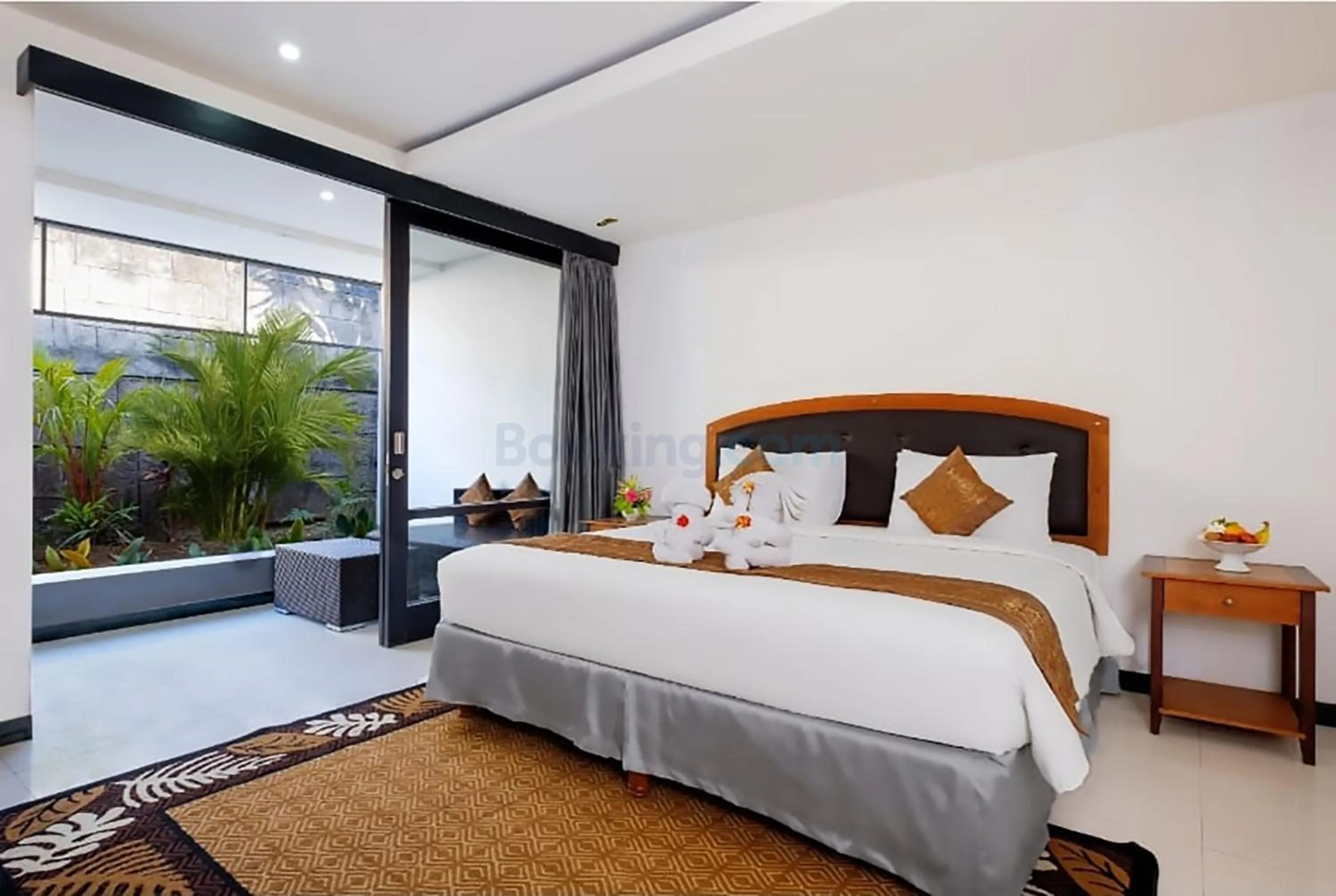 Bed in The Kanjeng Suites Kuta Galeria - Bali
