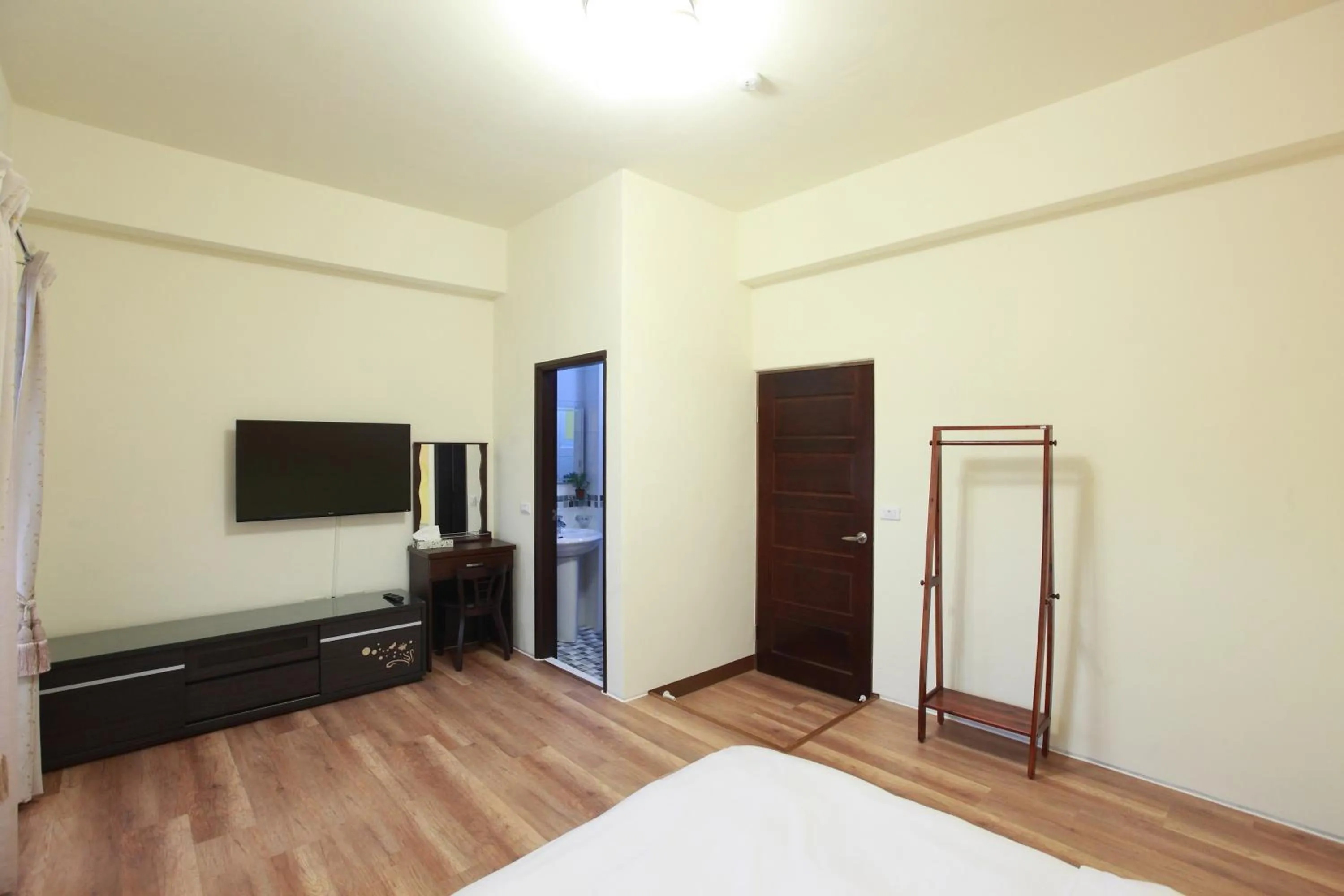 Photo of the whole room, Bed in Dali Moonlight B&B