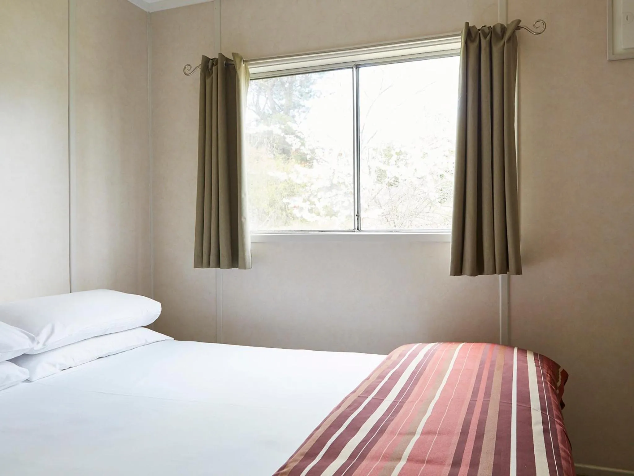 Bedroom, Bed in NRMA Jindabyne Holiday Park