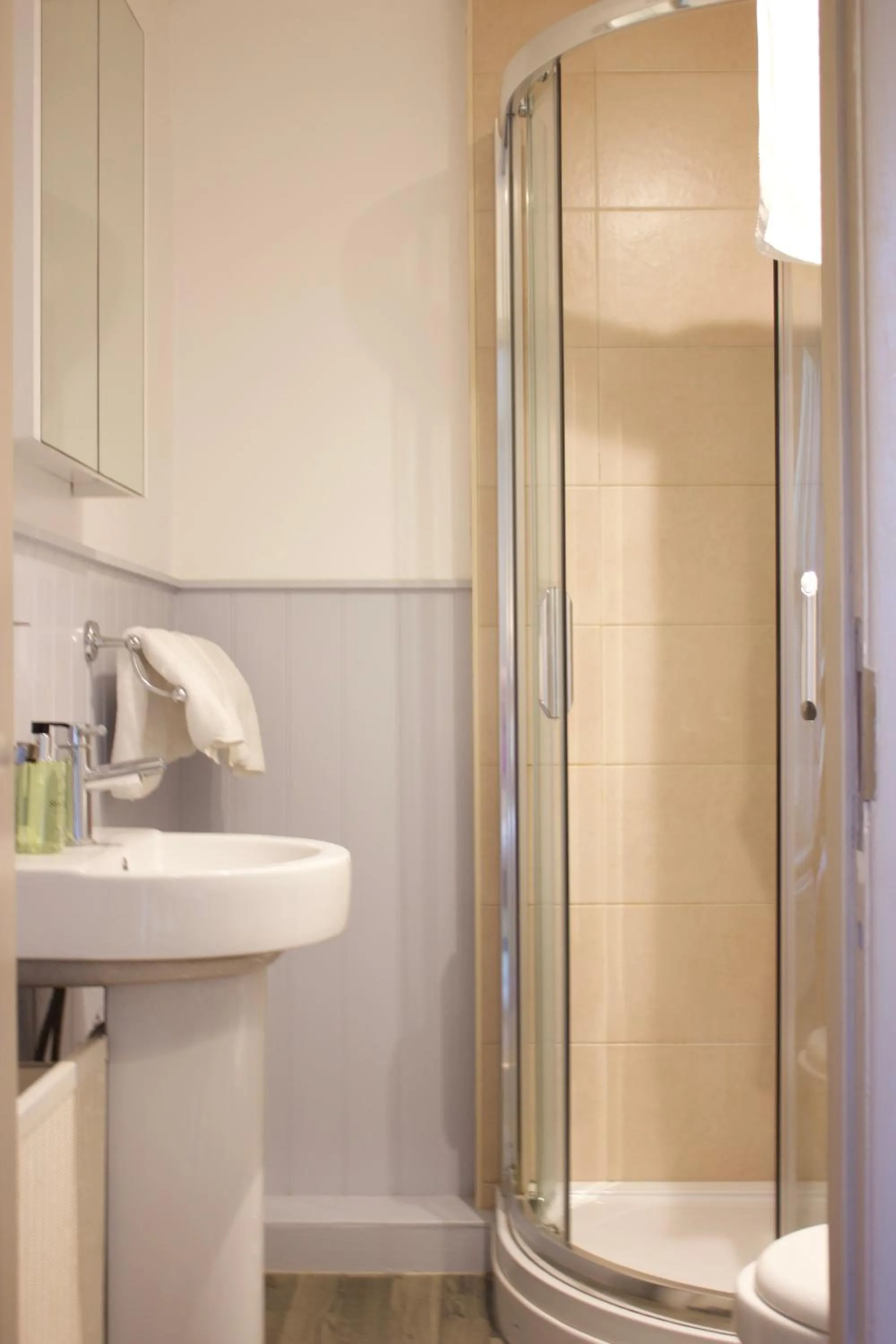 Bathroom in Durdle Door Hotel