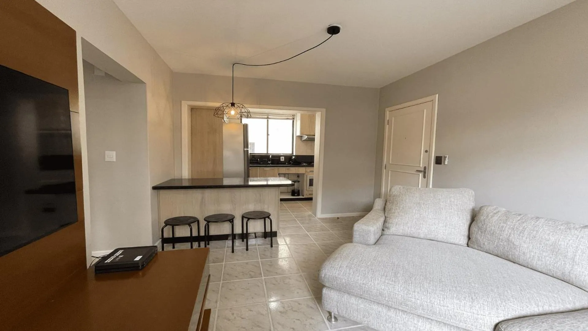 Apê Completo, A/C, Wi-Fi | 450m Praia Canasvieiras