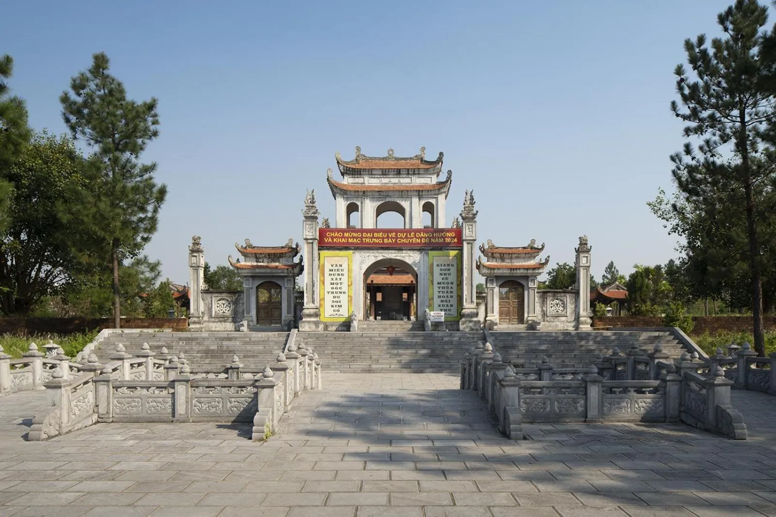 Neighbourhood in Modena by Fraser Vinh Yen