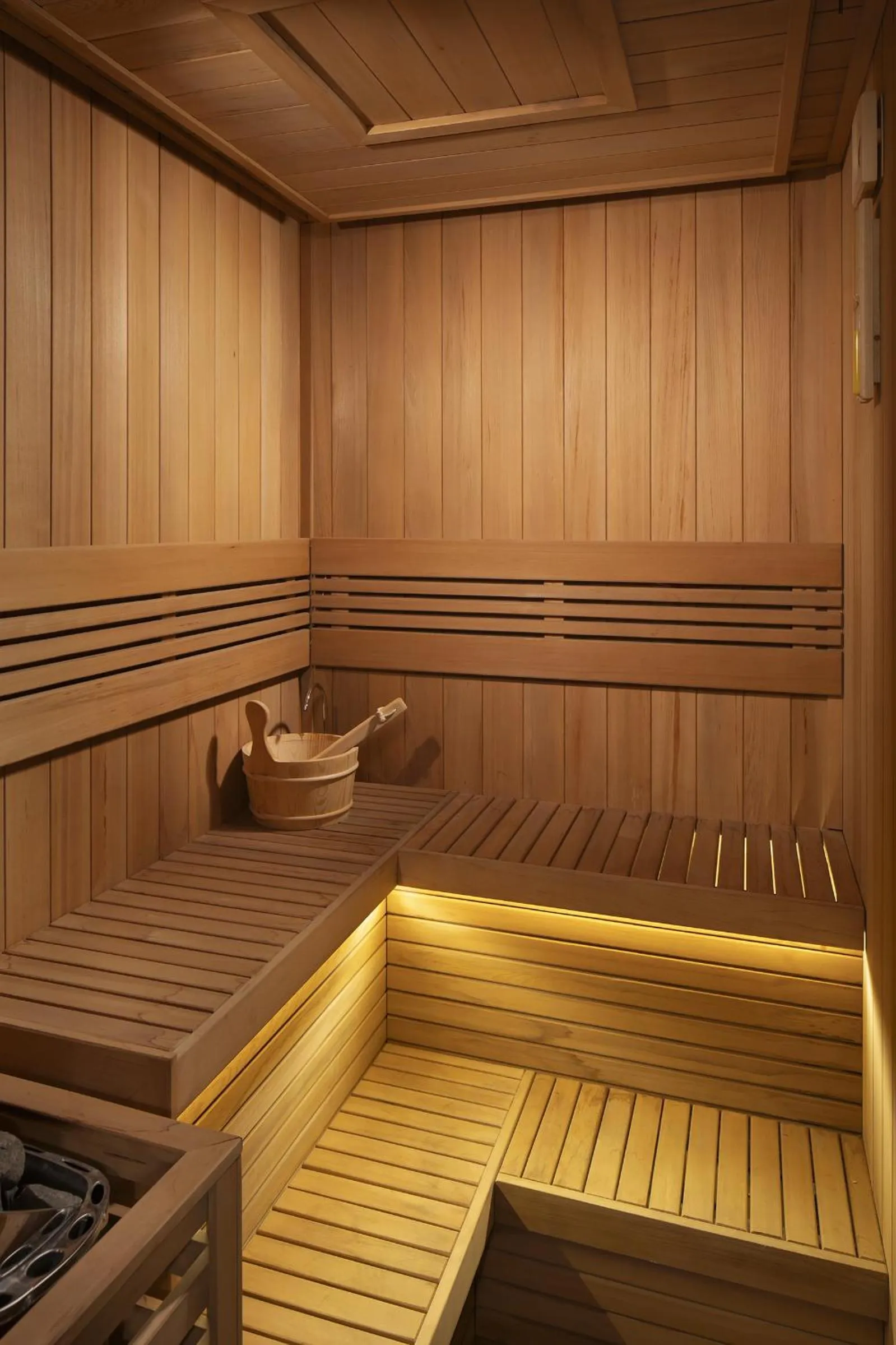 Sauna in Modena by Fraser Vinh Yen