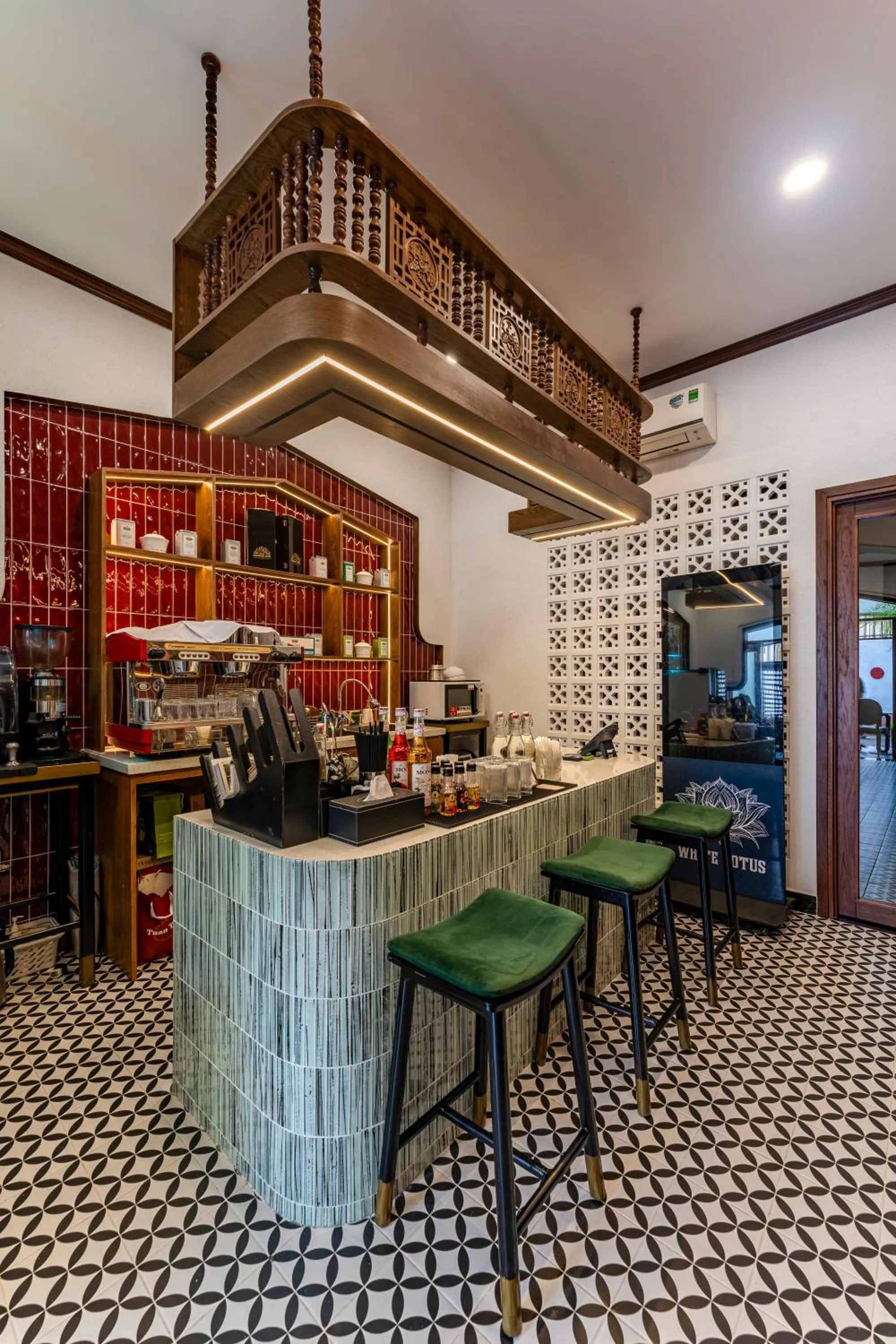 White Lotus - Heritage Hotel