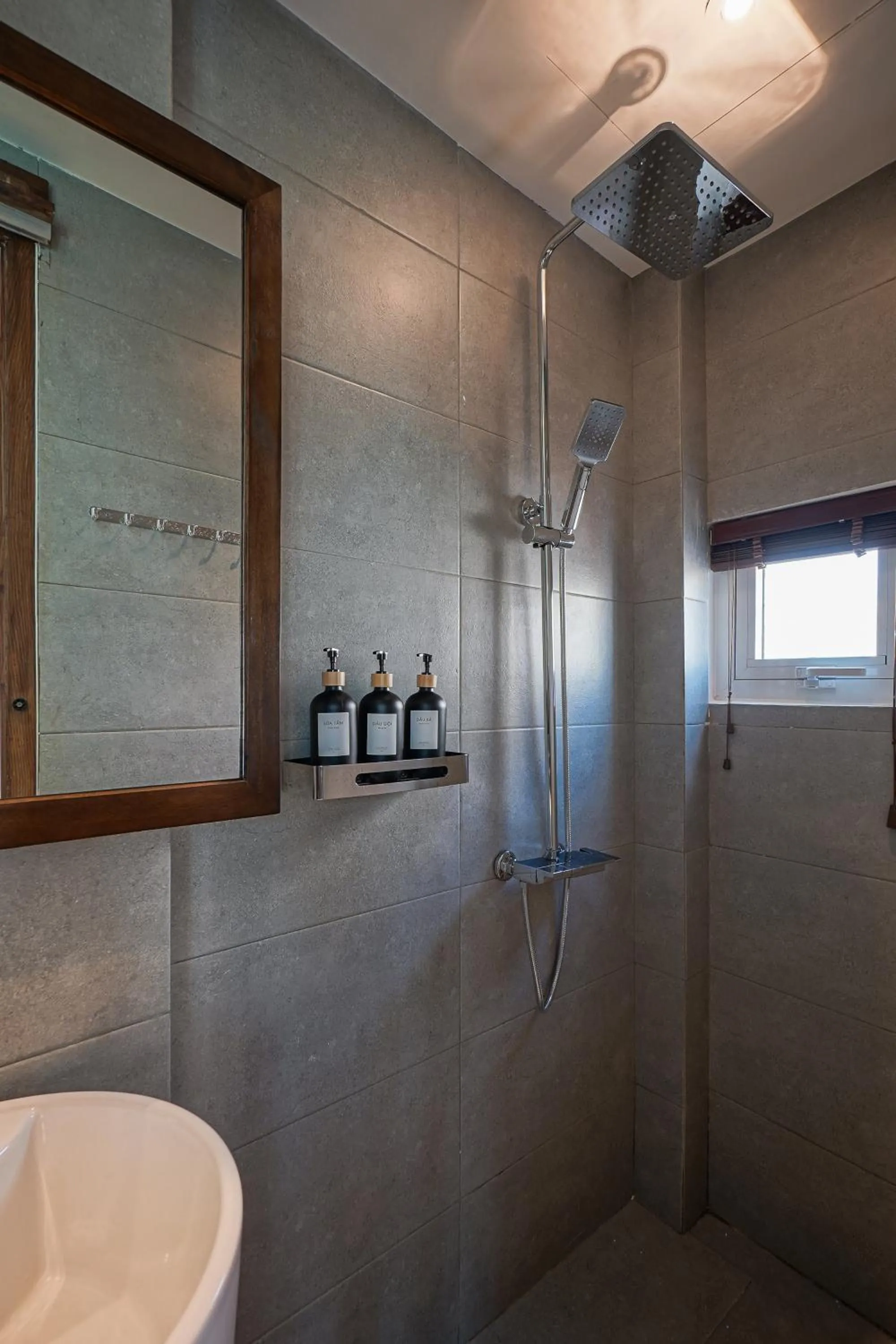 Shower in Nexus House Nguyen Binh Khiem - Near Saigon Zoo & Botanical Gardens