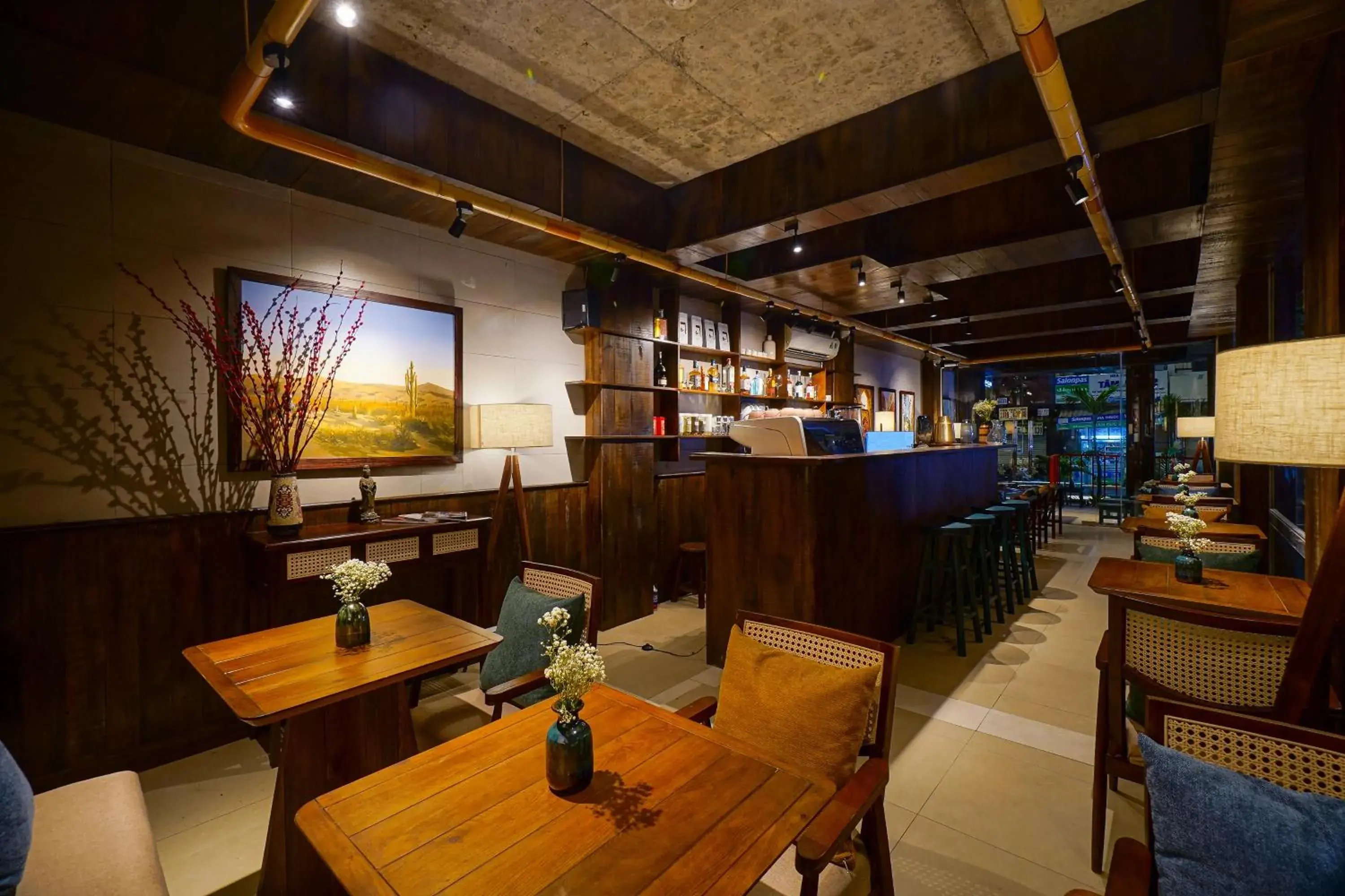 Lounge or bar in Nexus House Nguyen Binh Khiem - Near Saigon Zoo & Botanical Gardens Lounge or bar in Nexus House Nguyen Binh Khiem - Near Saigon Zoo & Botanical Gardens