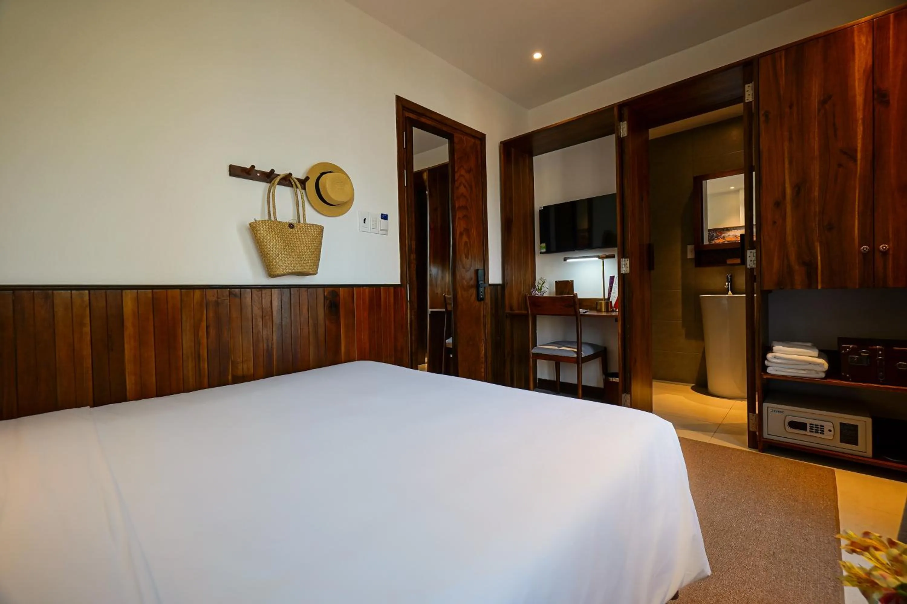 Photo of the whole room, Bed in Nexus House Nguyen Binh Khiem - Near Saigon Zoo & Botanical Gardens