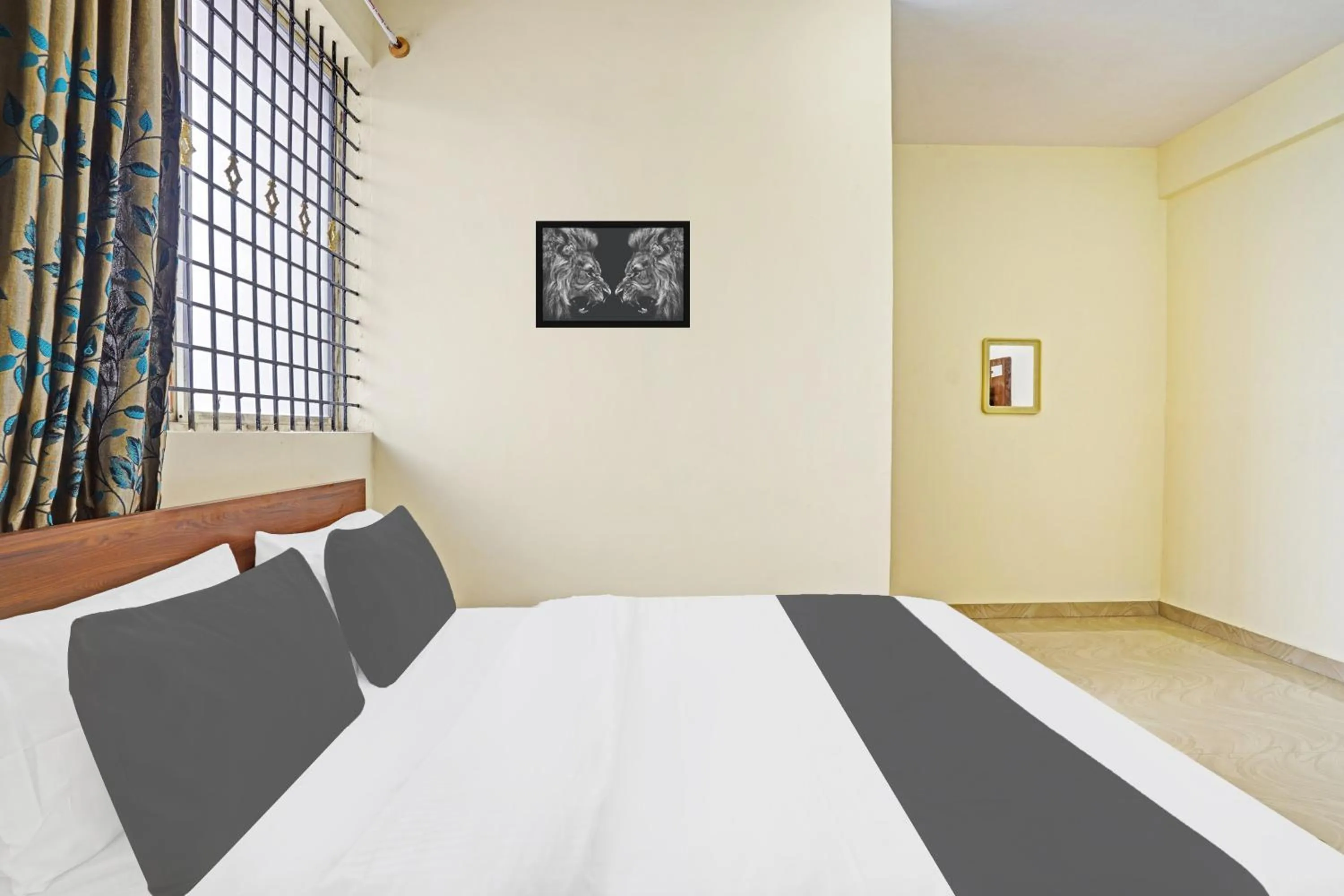 Bedroom, Bed in Super Hotel O SV LODGE