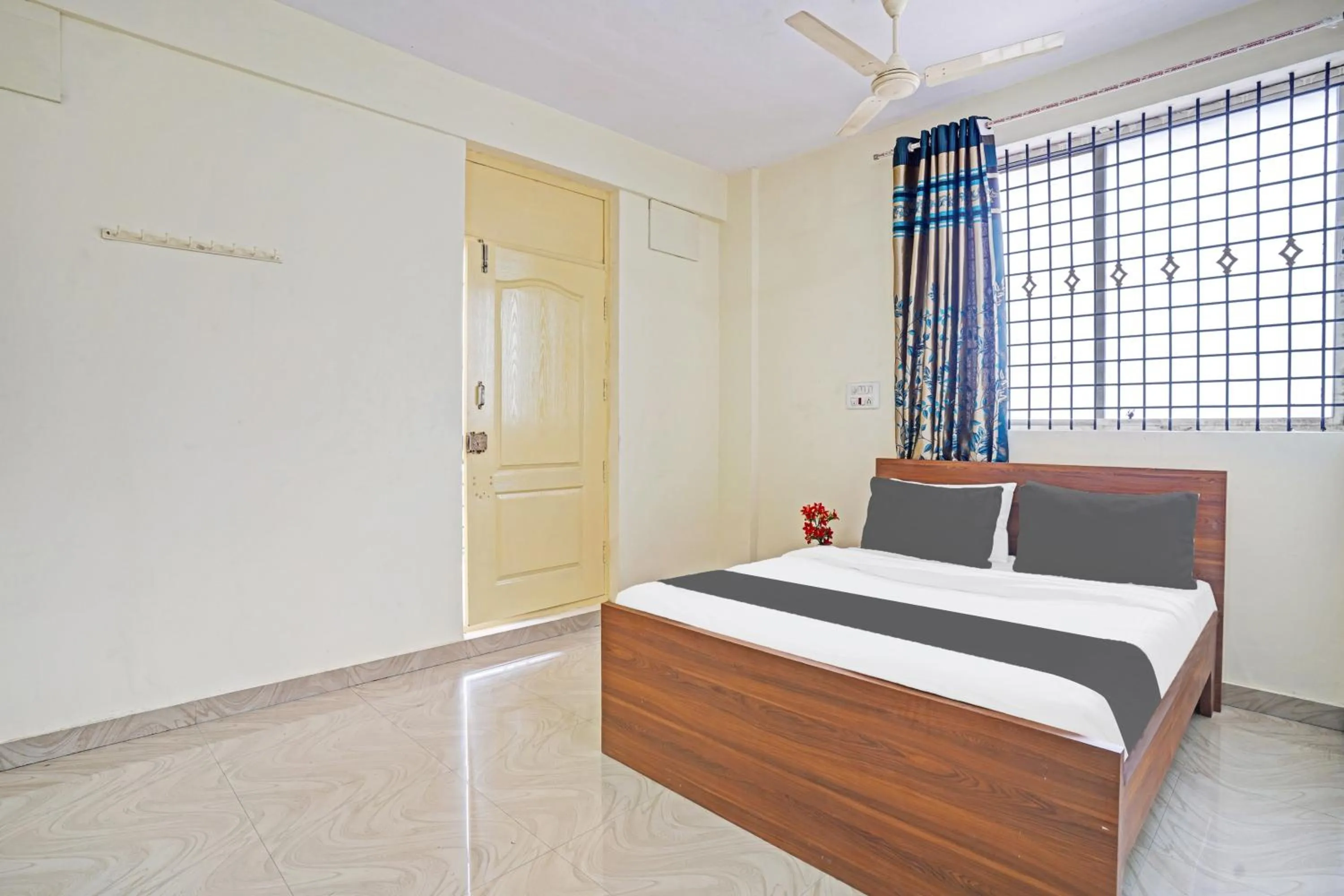 Facade/entrance, Bed in Super Hotel O SV LODGE