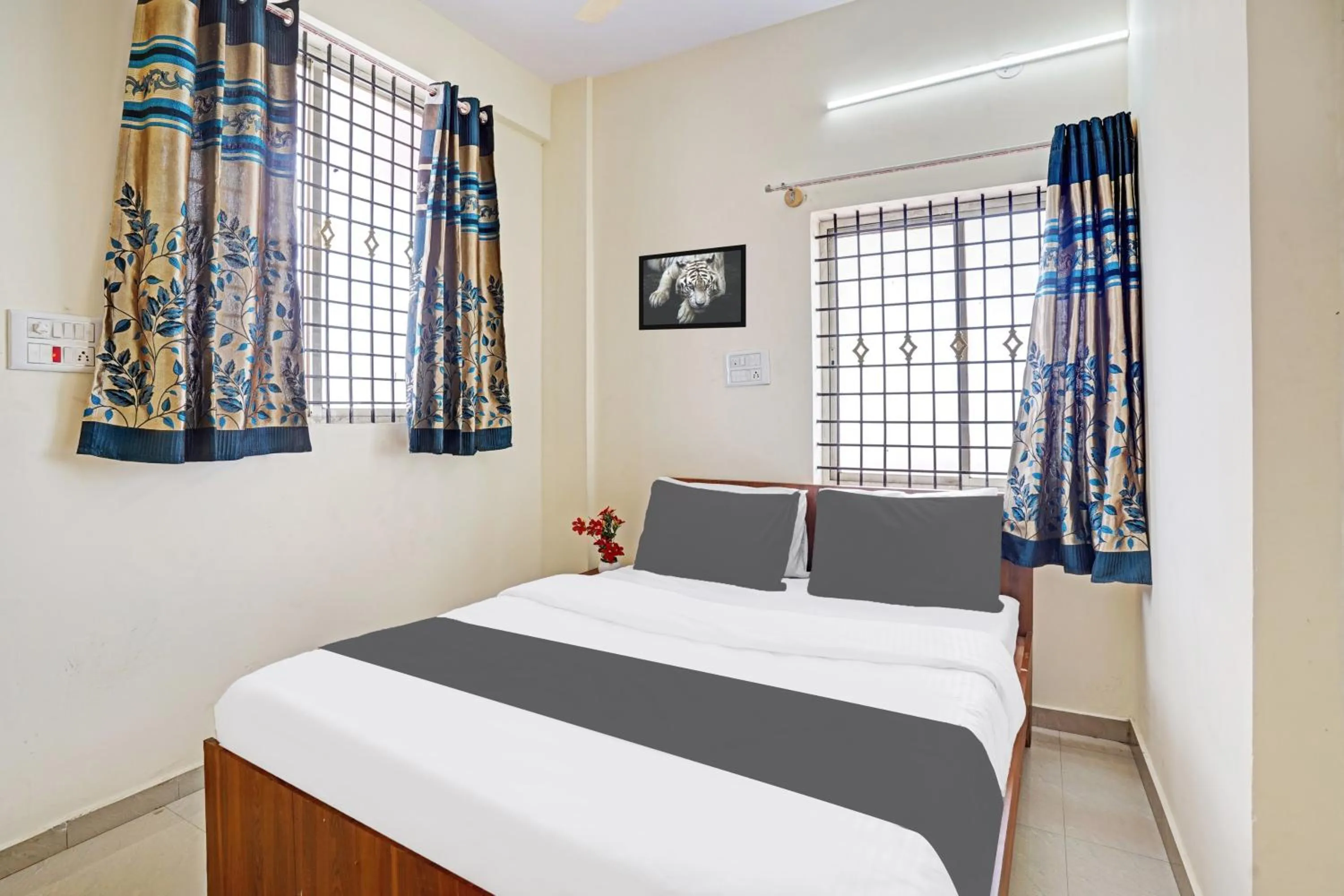 Bedroom, Bed in Super Hotel O SV LODGE