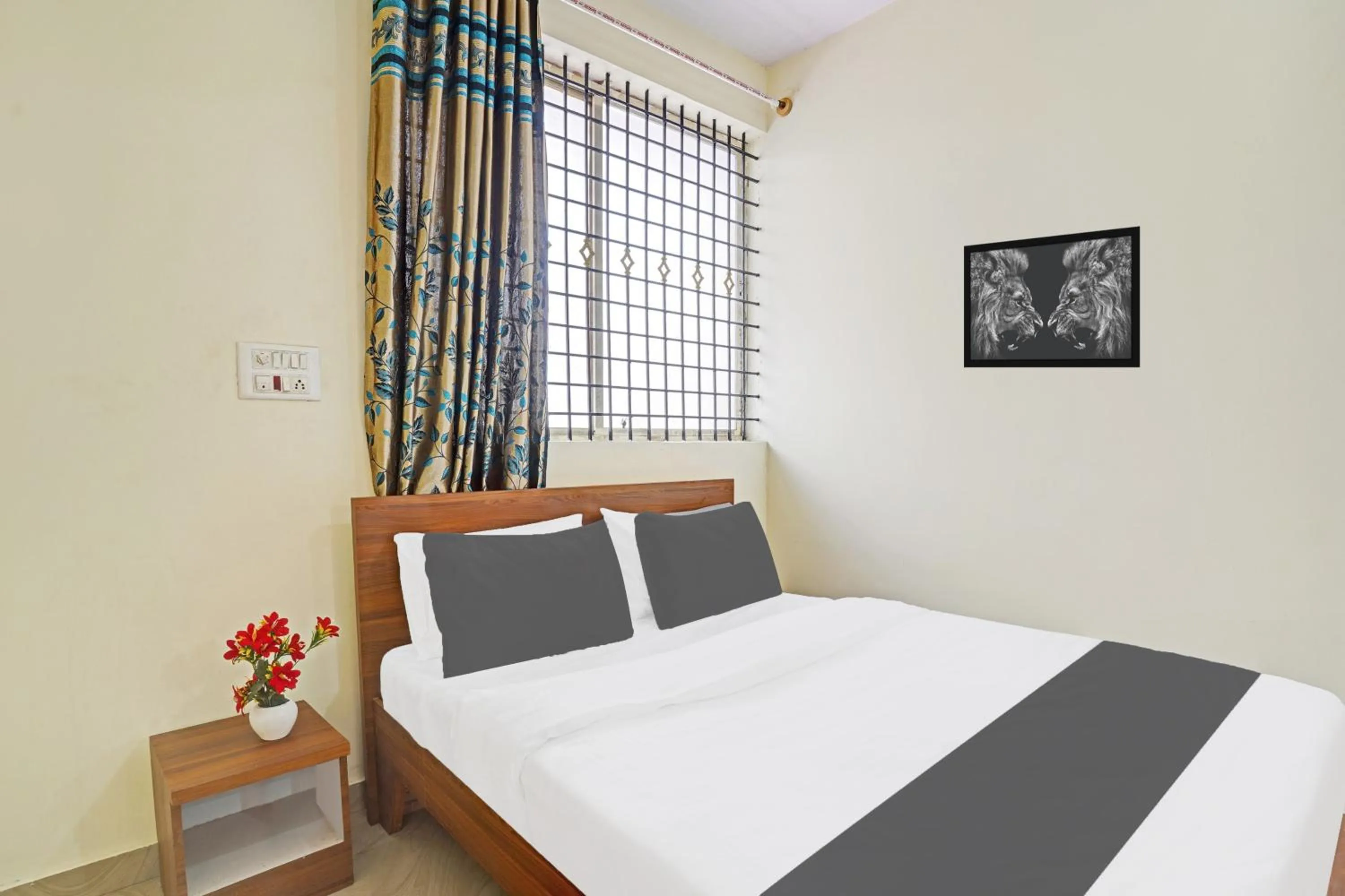 Bedroom, Bed in Super Hotel O SV LODGE