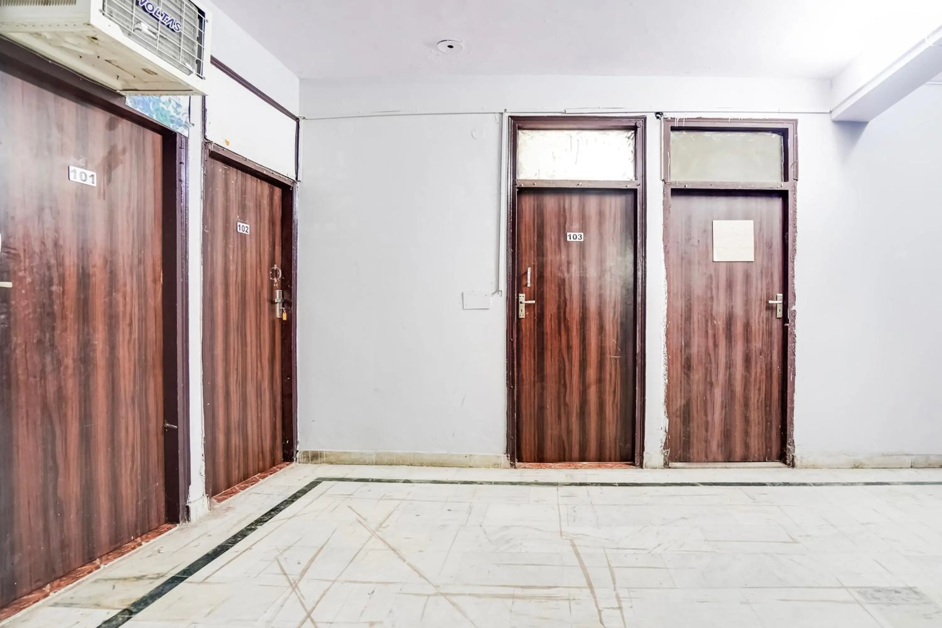 Lobby or reception in HOTEL O ELITE STAY