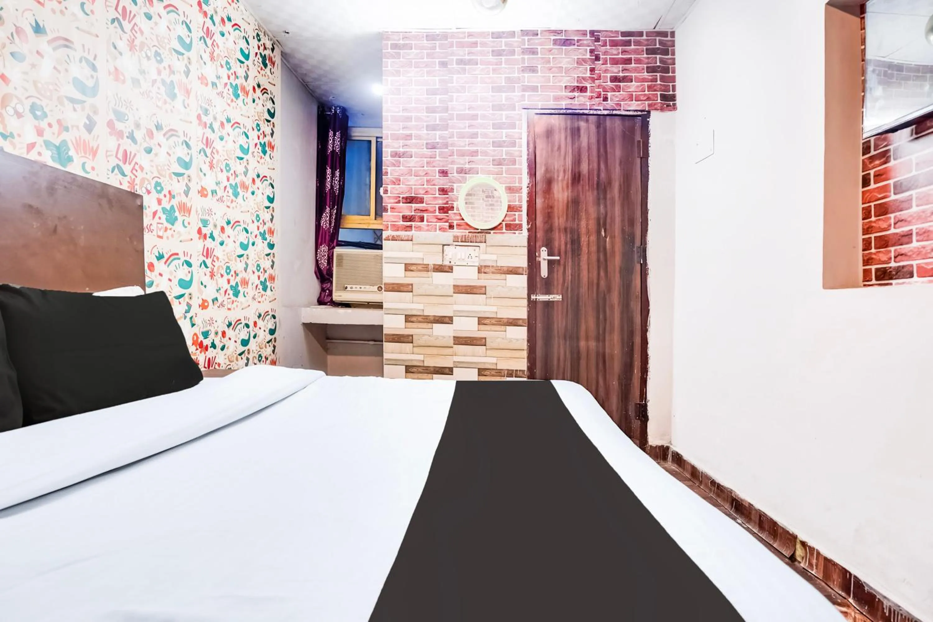 Facade/entrance, Bed in HOTEL O ELITE STAY