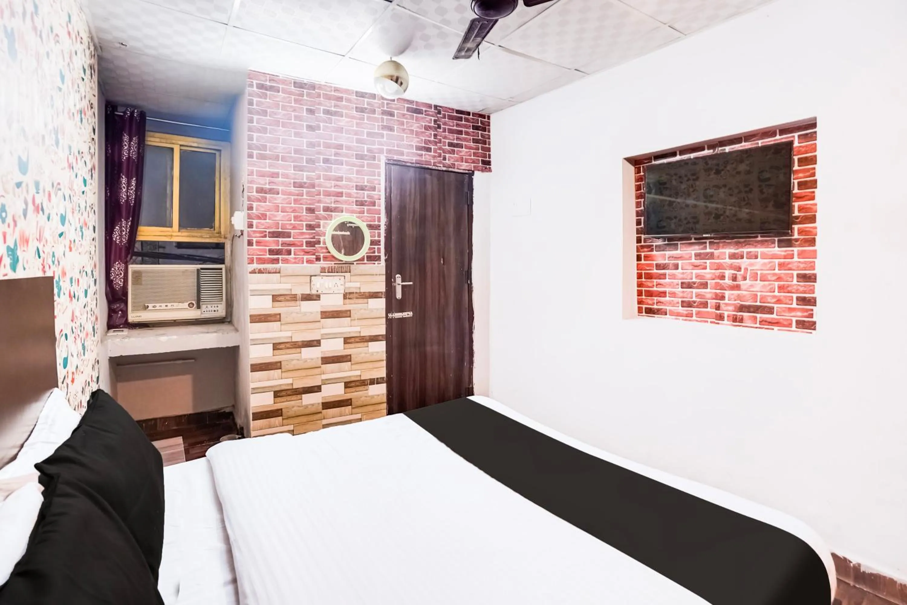 Bedroom, Bed in HOTEL O ELITE STAY