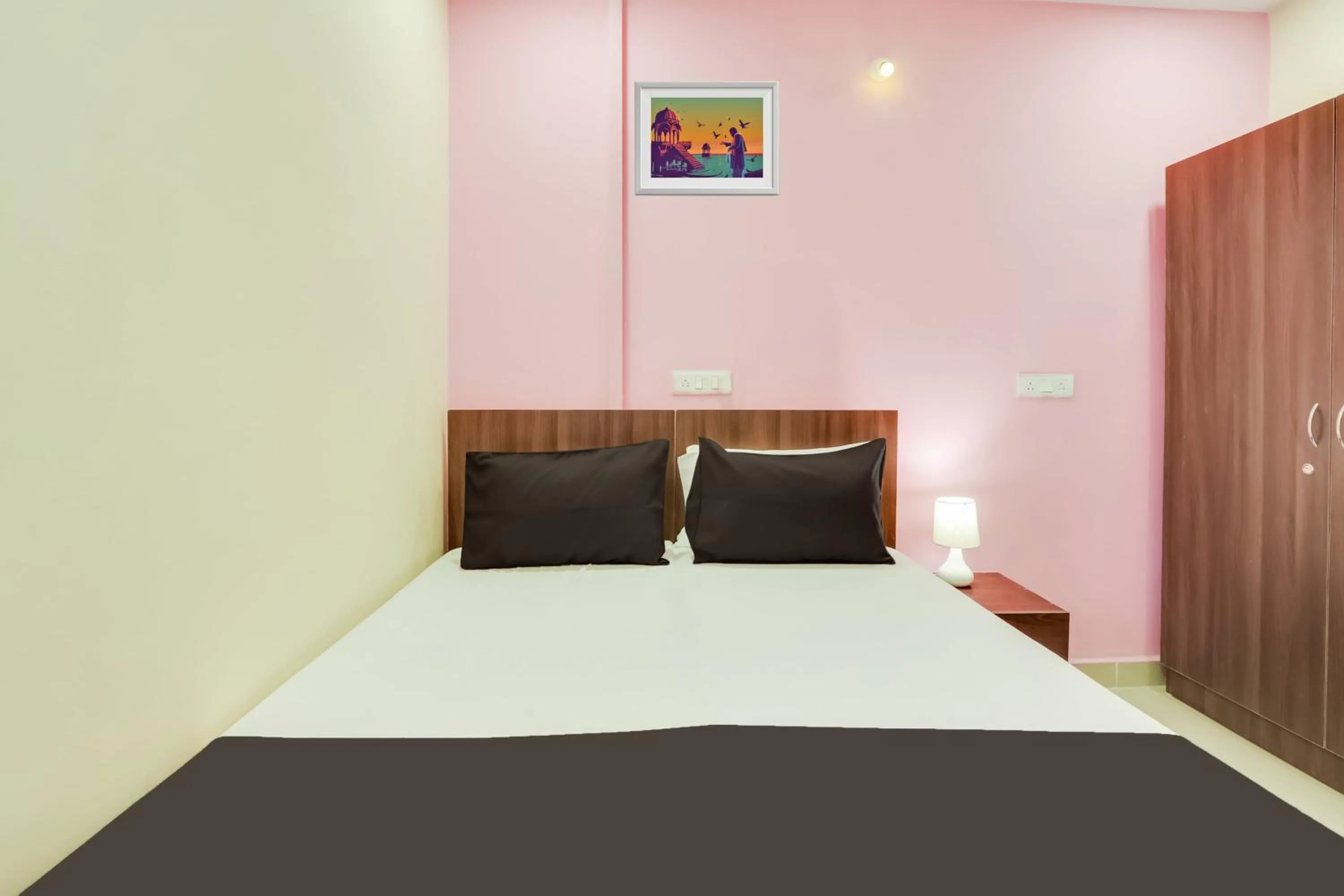 Lobby or reception, Bed in Hotel O by OYO Siri Inn guest house