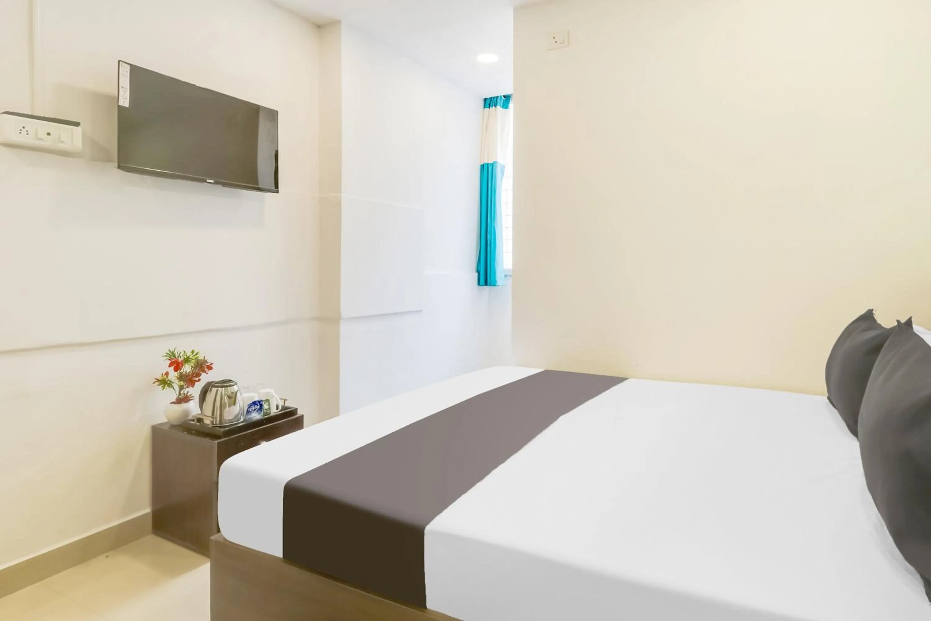 Bedroom, Bed in Hotel O by OYO Siri Inn guest house