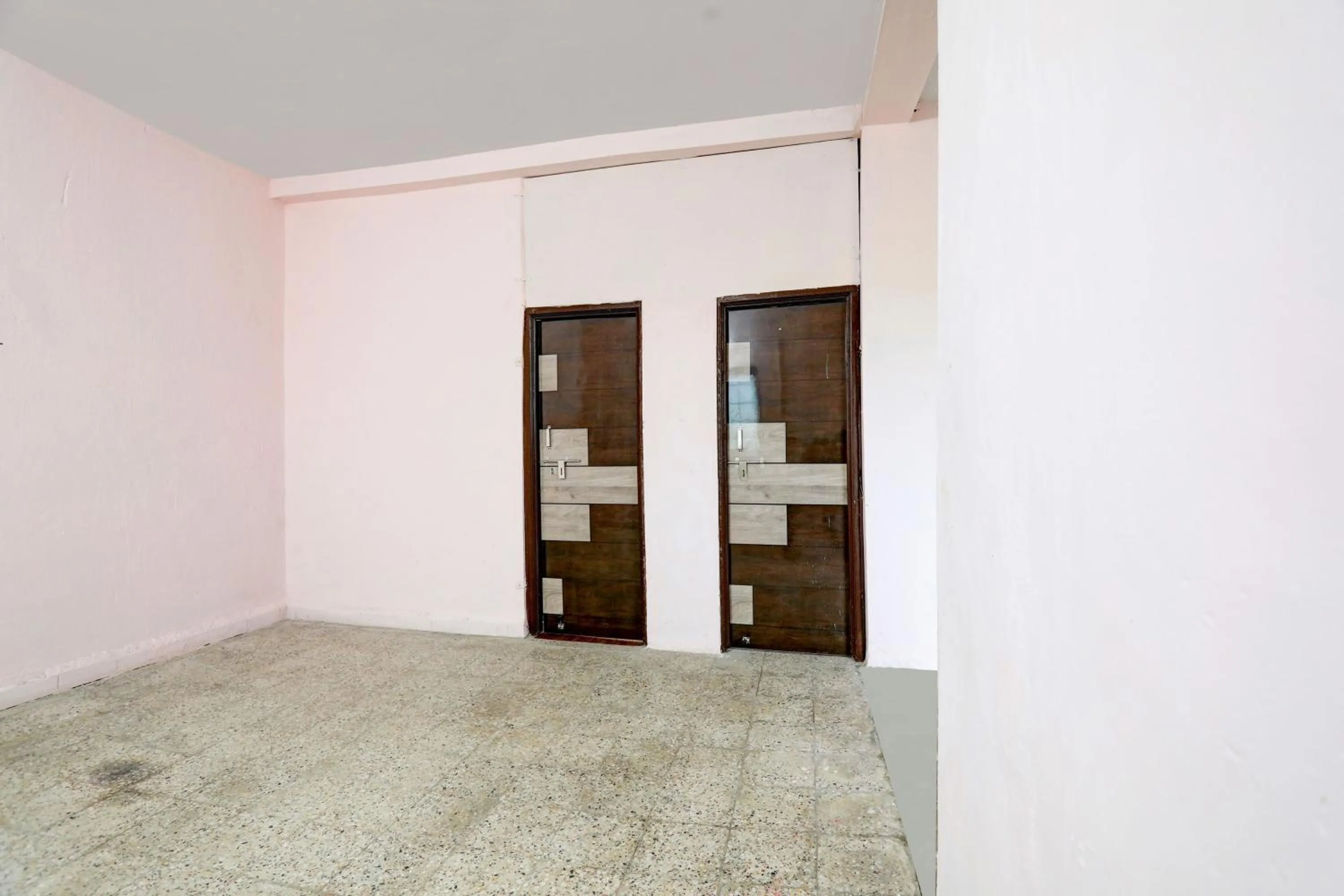 Lobby or reception, Bed in Hotel O HOME Hotel Crazy Inn