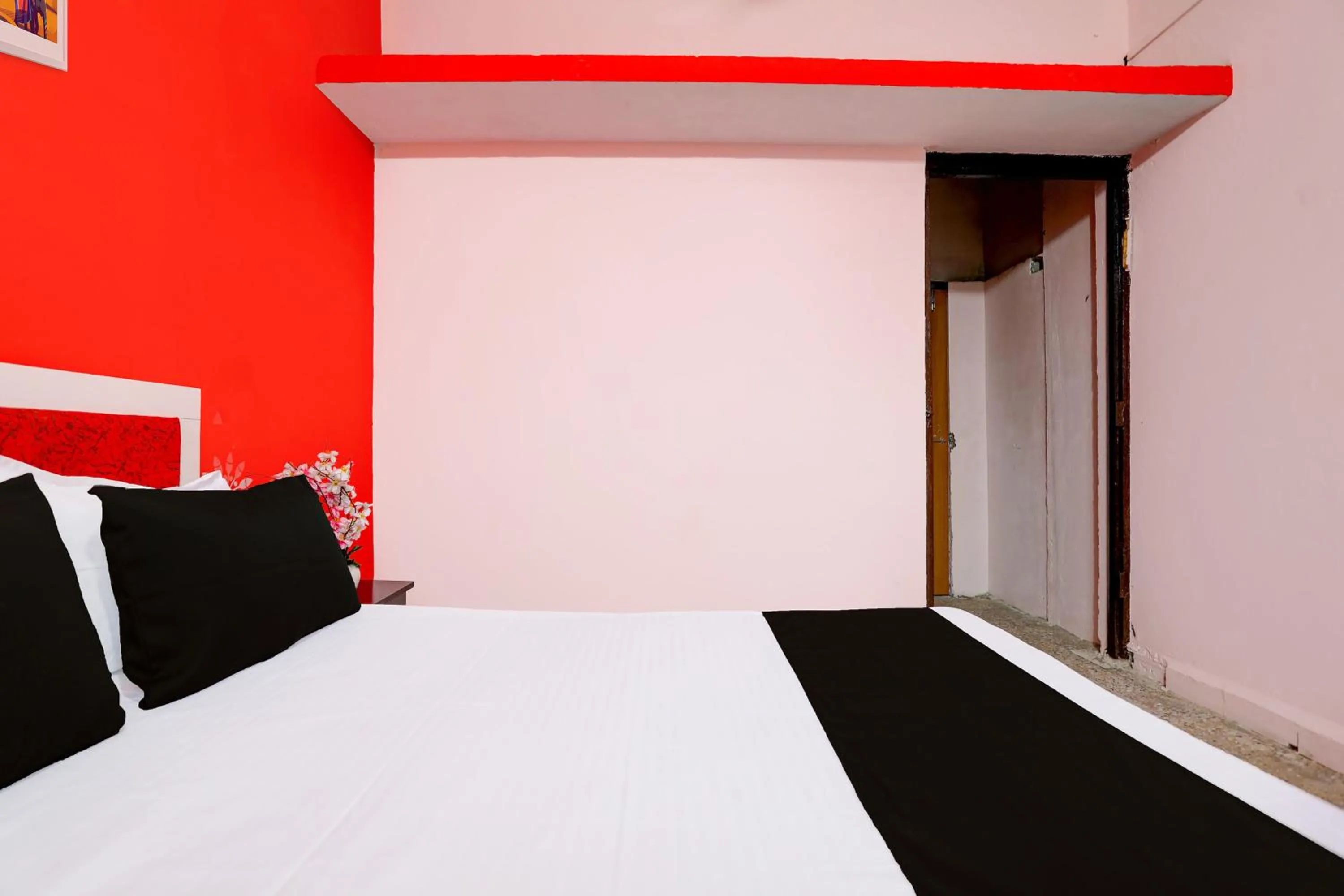 Bedroom, Bed in Hotel O HOME Hotel Crazy Inn