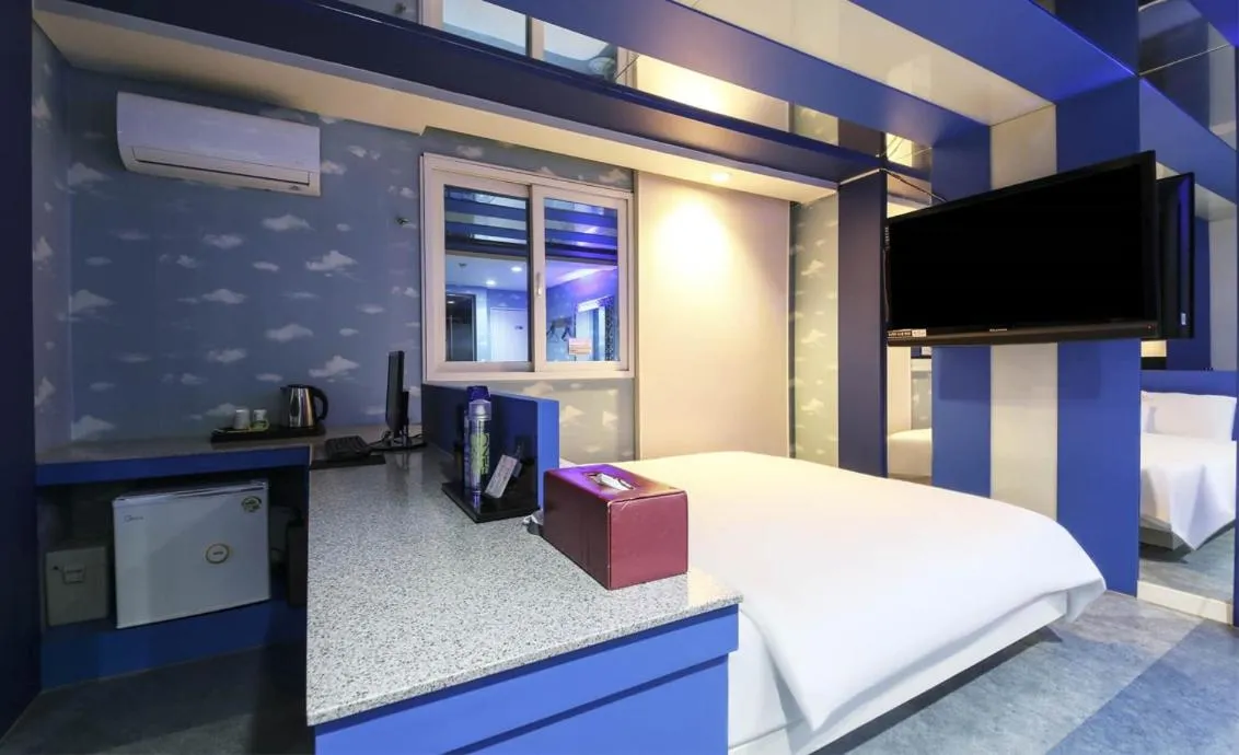 Bed in Songjeong V Hotel