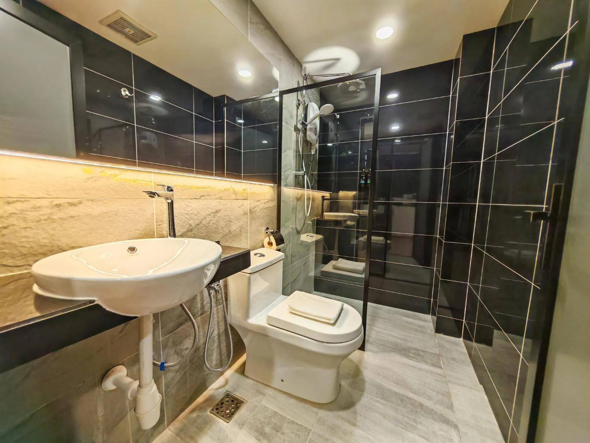 Shower in Merits Hotel Cameron Highlands