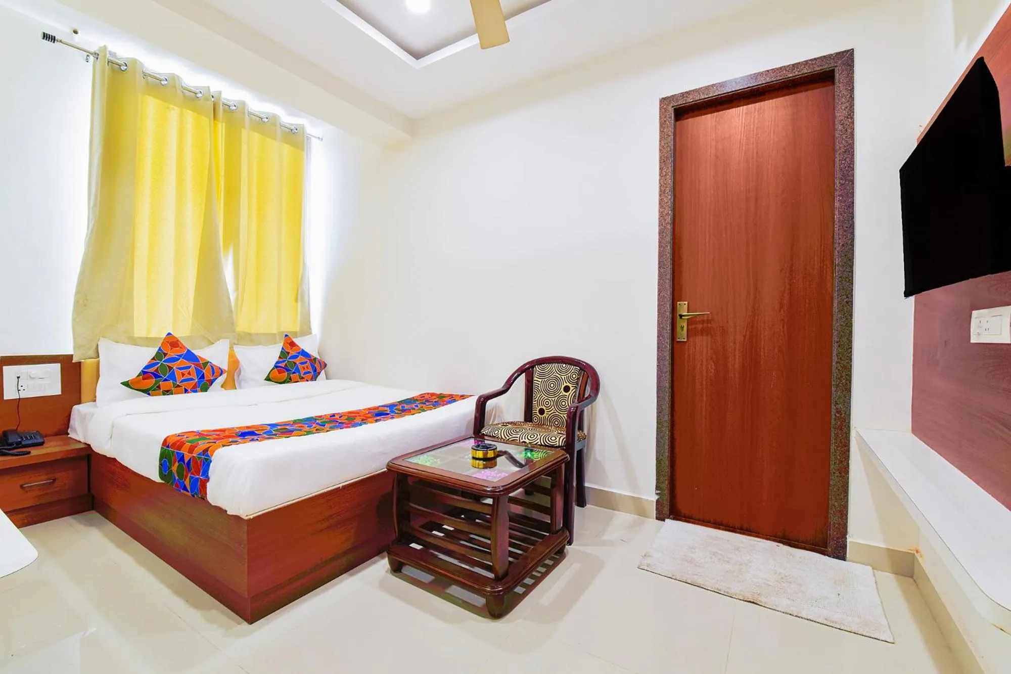 Bed in FabHotel Samrat Regency