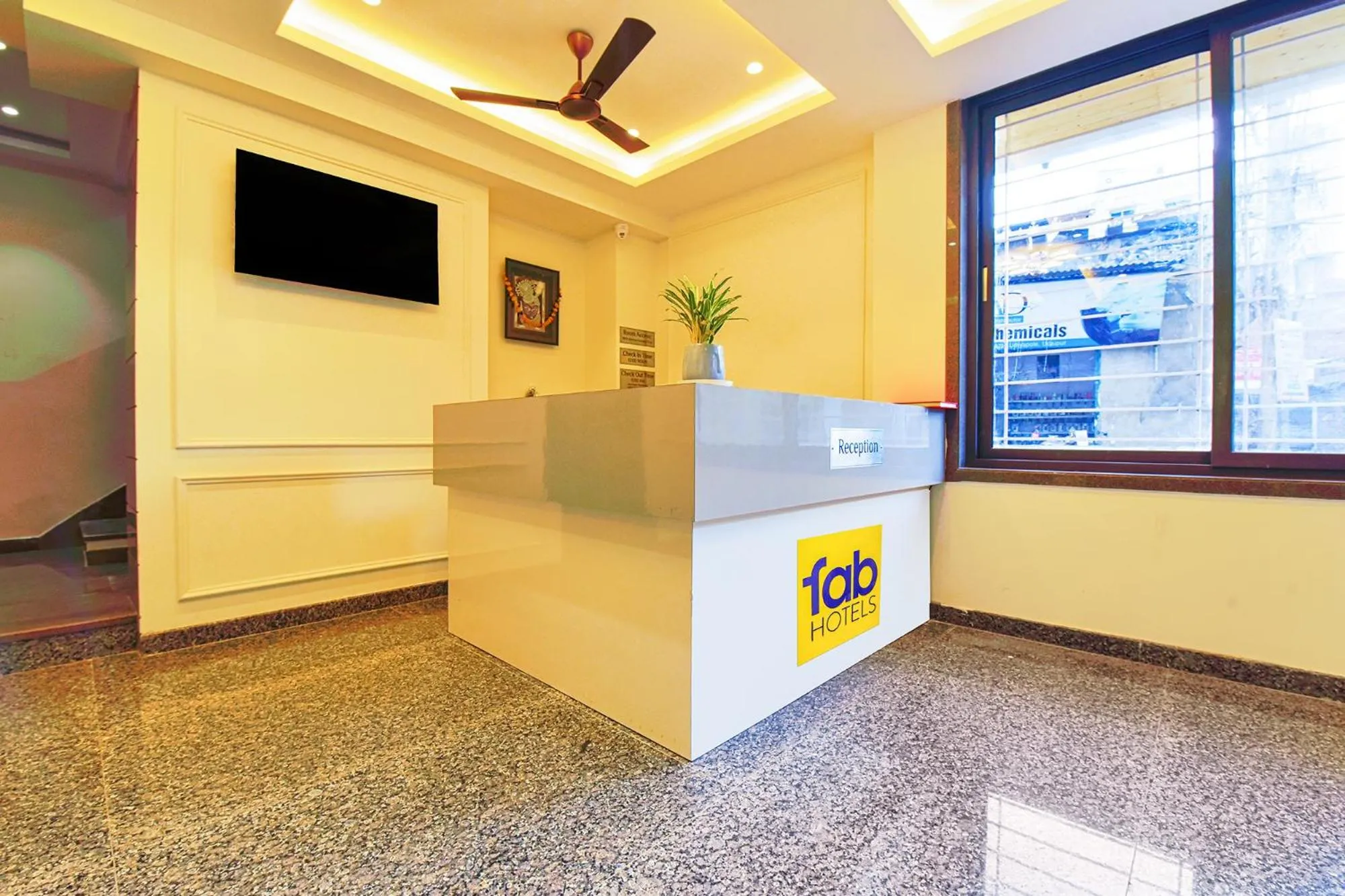 Lobby or reception in FabHotel Samrat Regency