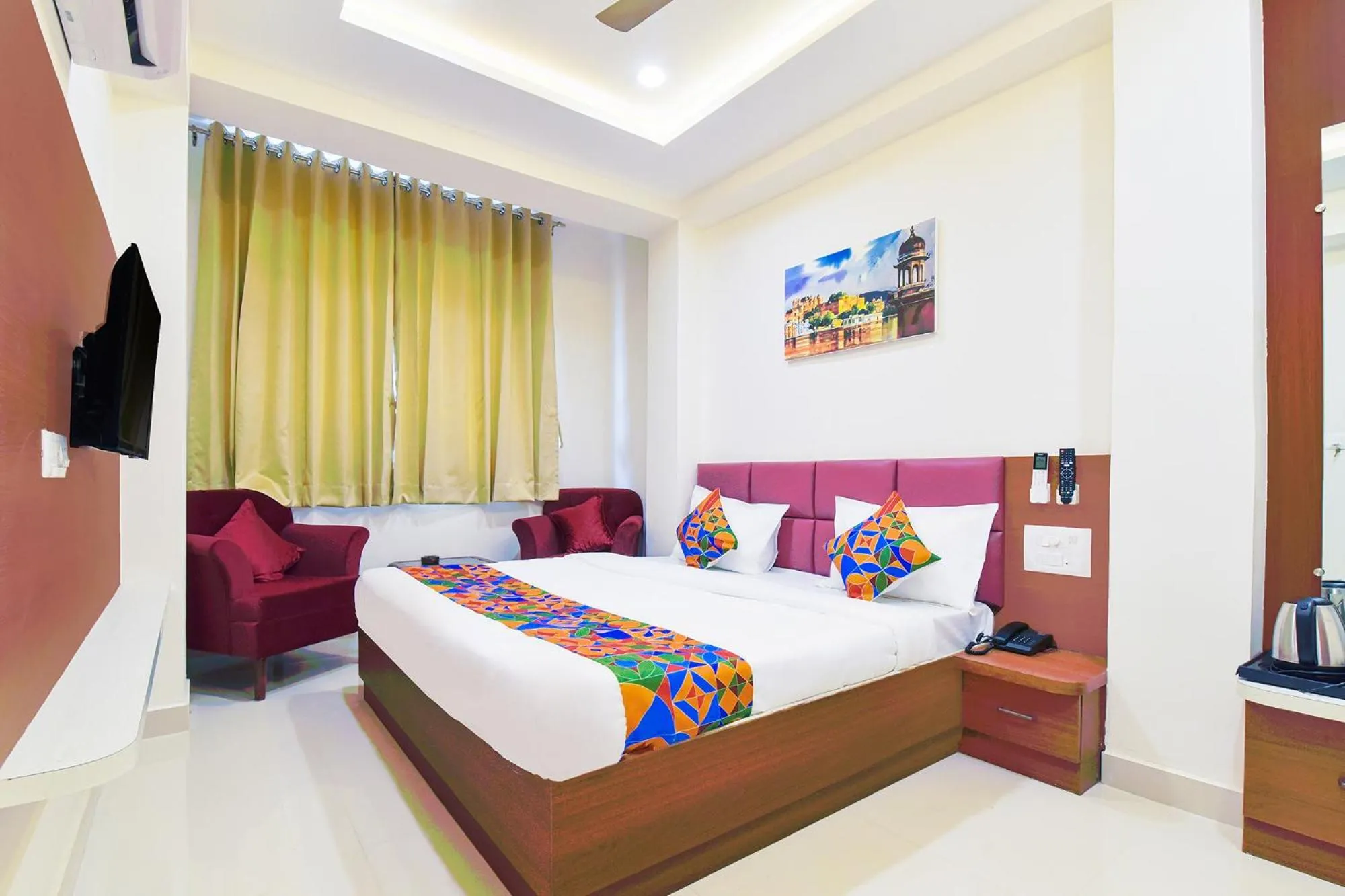 Bed in FabHotel Samrat Regency